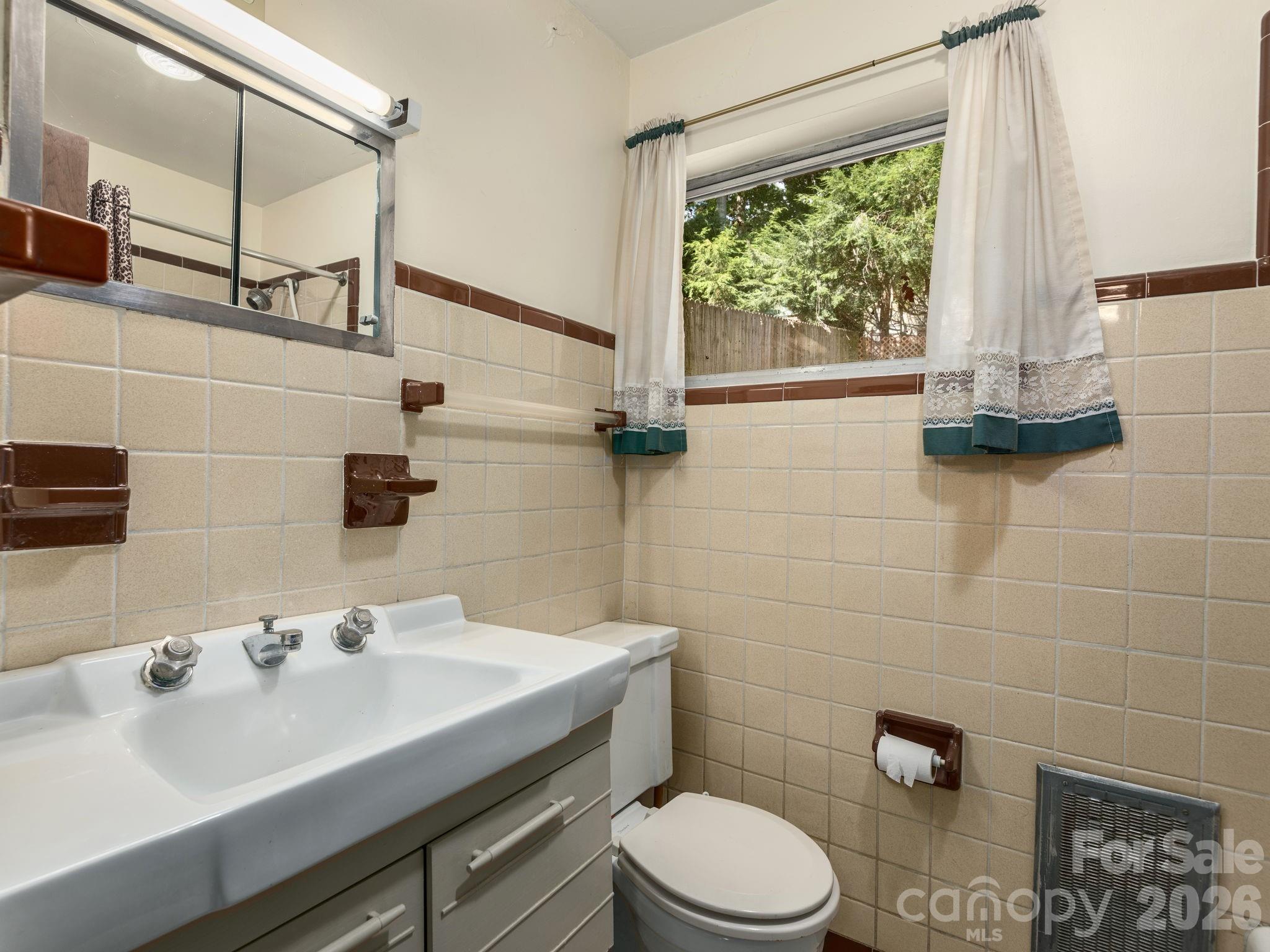 44 Bear Creek Road — Asheville
