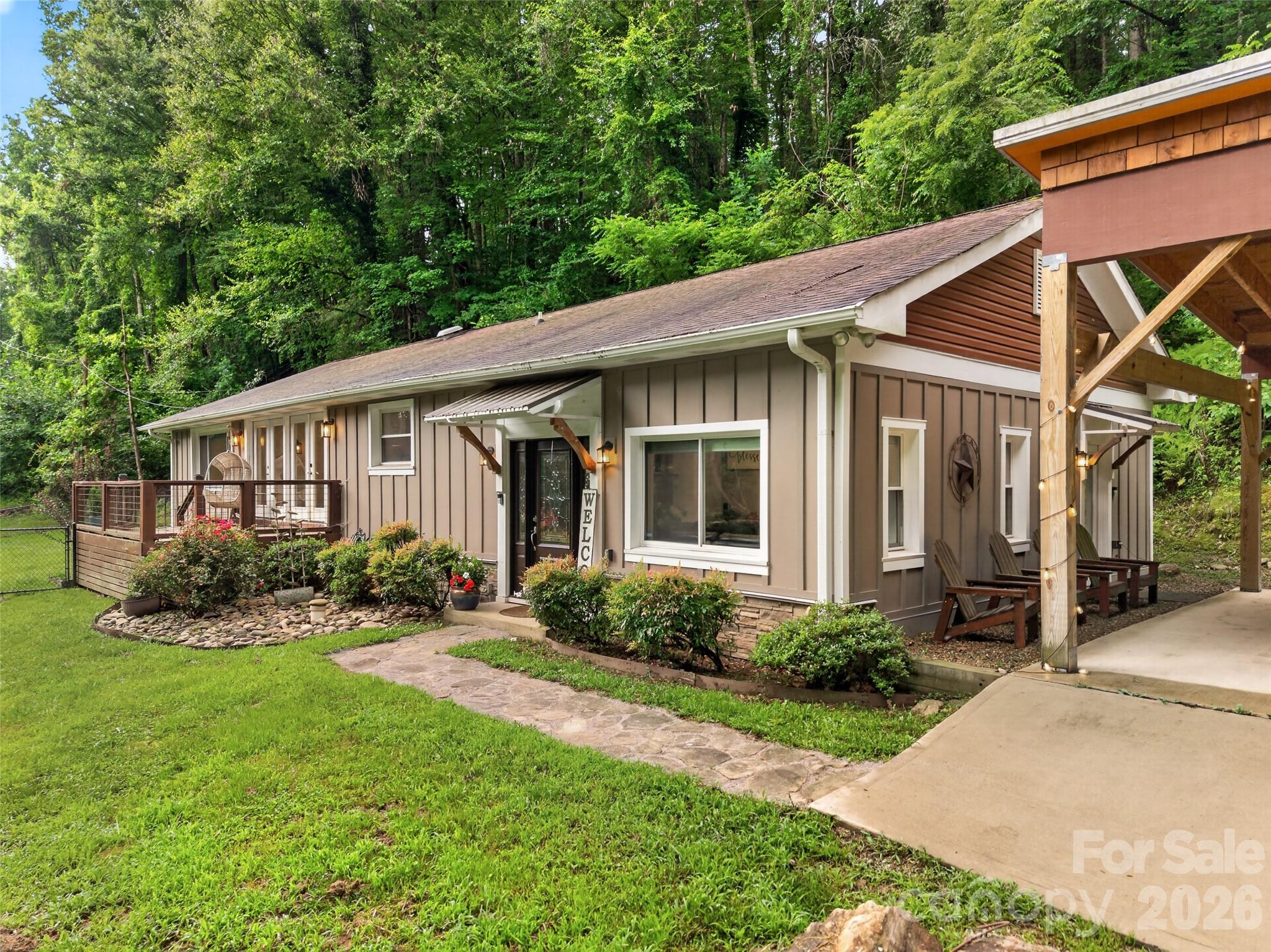 3882 New Leicester Highway — Leicester