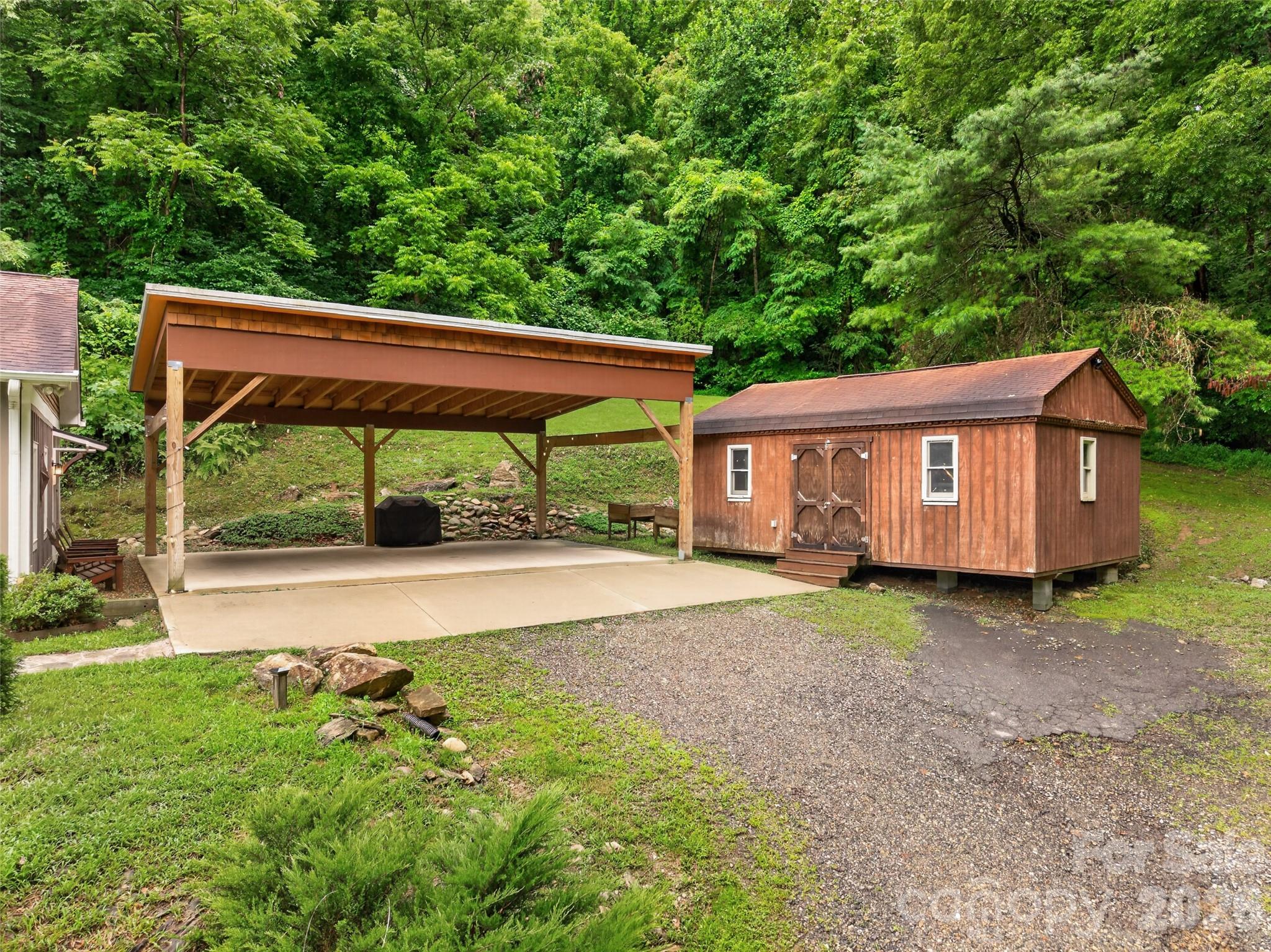 3882 New Leicester Highway — Leicester