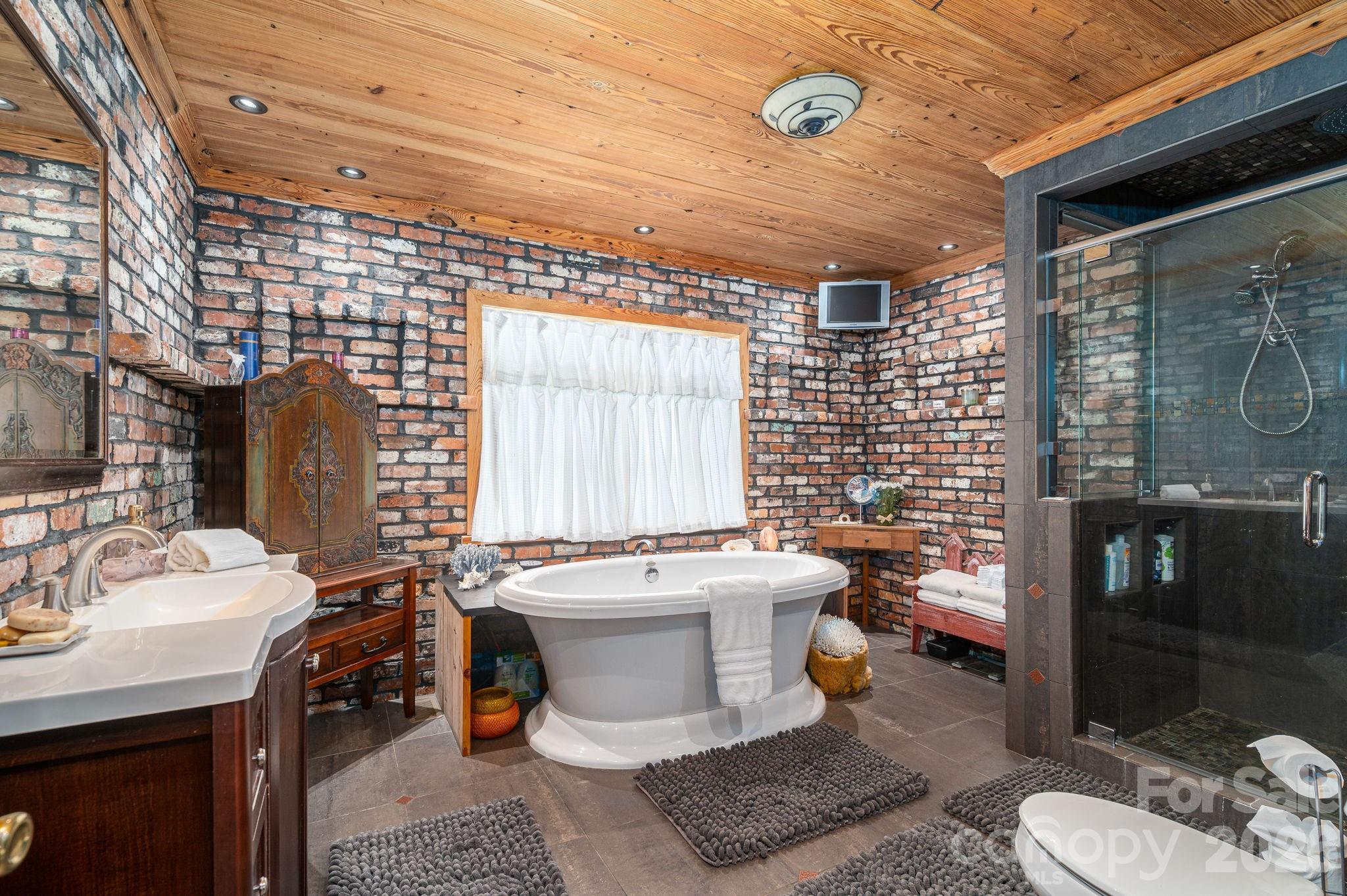 120 Wiggins Lane — Kings Mountain