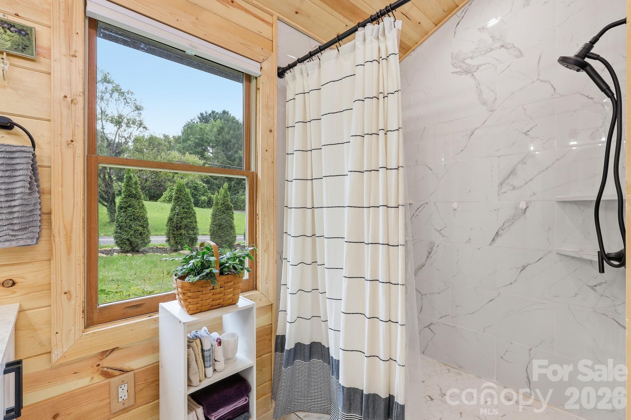 313 Walker Road — Waynesville
