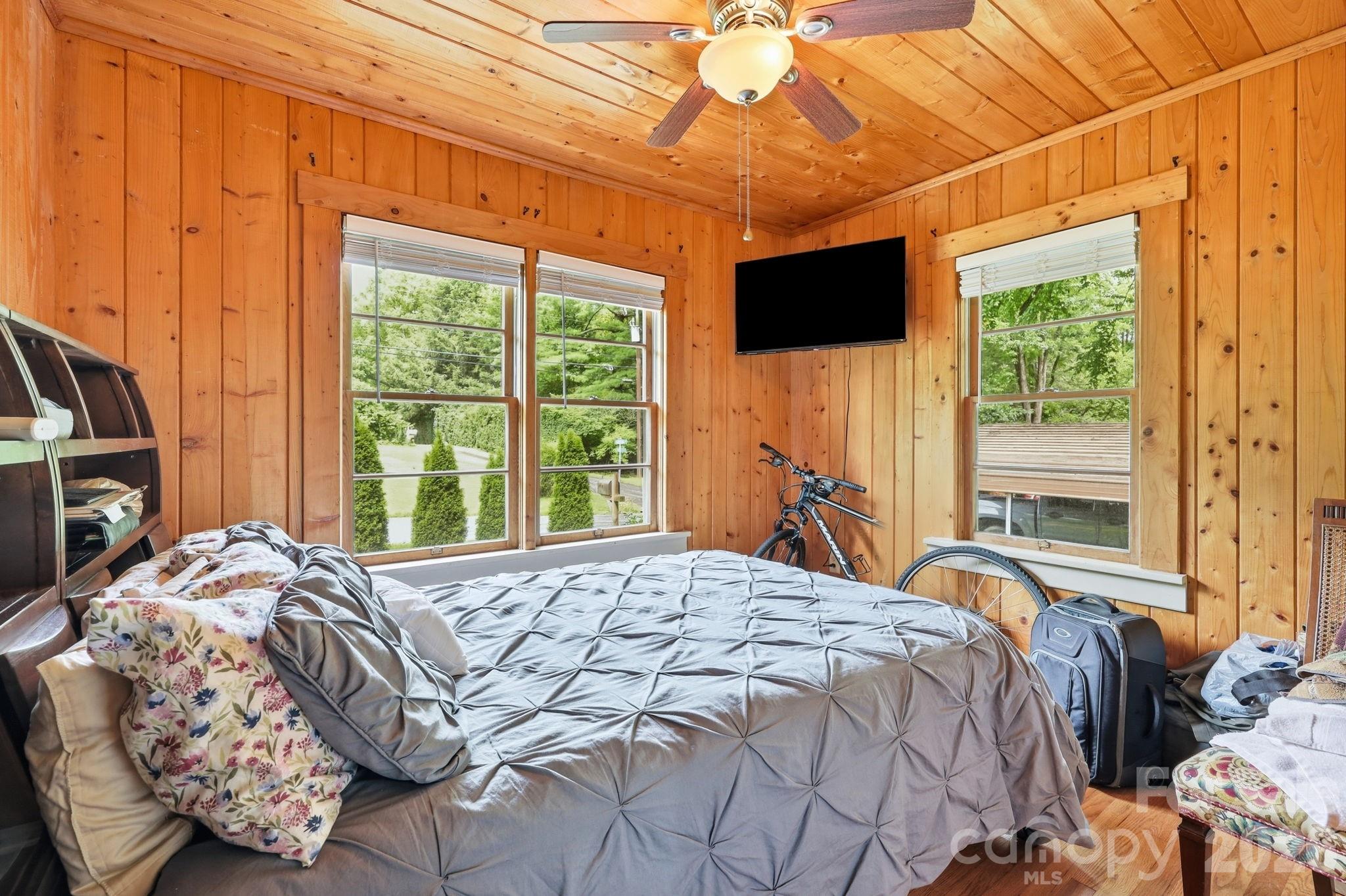 313 Walker Road — Waynesville