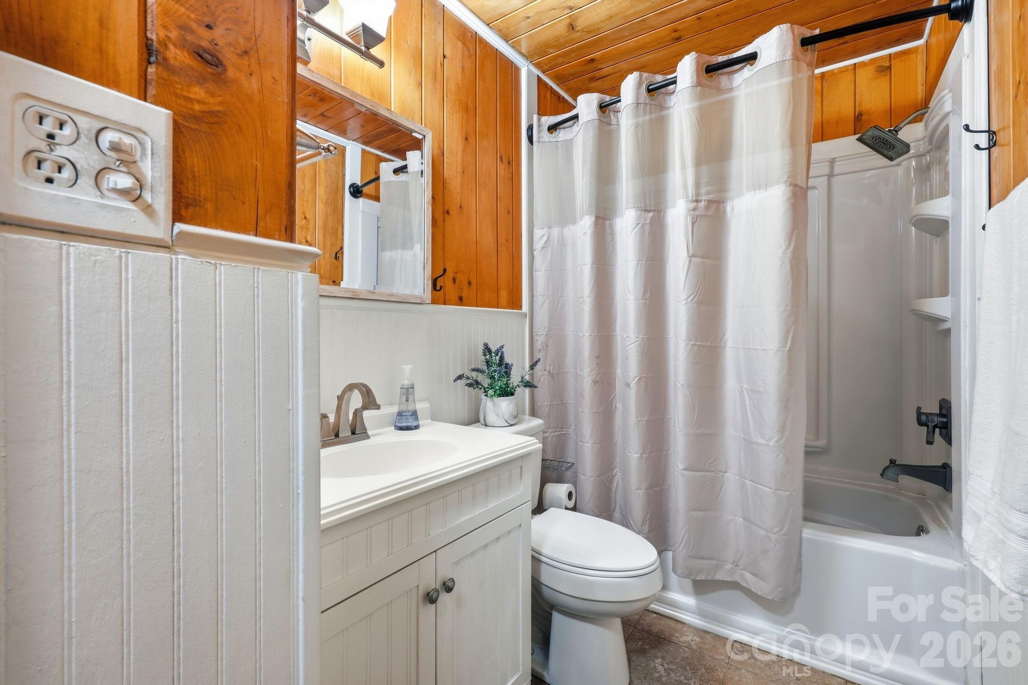 313 Walker Road — Waynesville