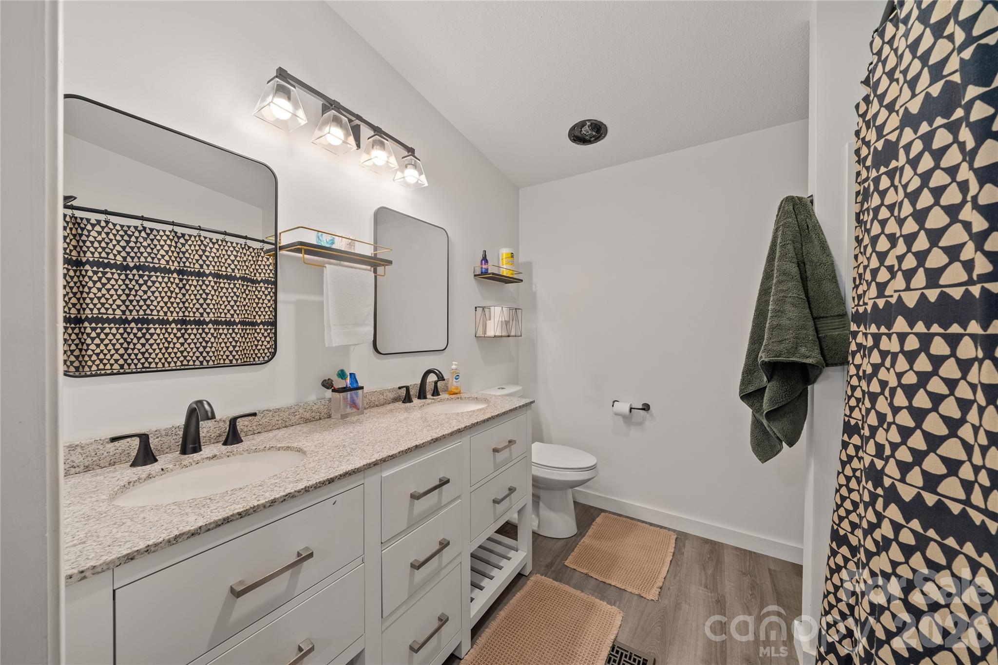 7 Wid Smith Road — Burnsville
