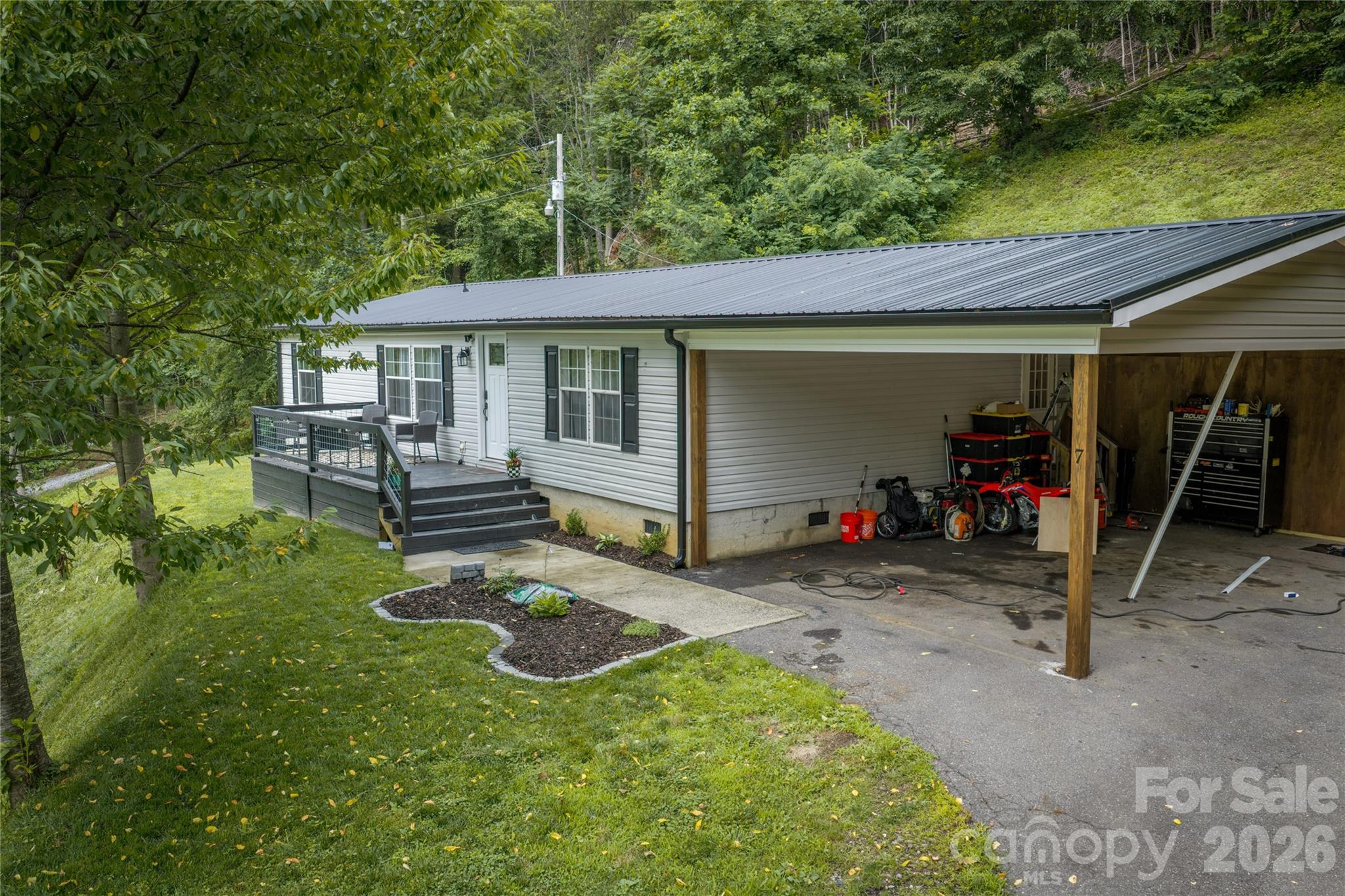 7 Wid Smith Road — Burnsville