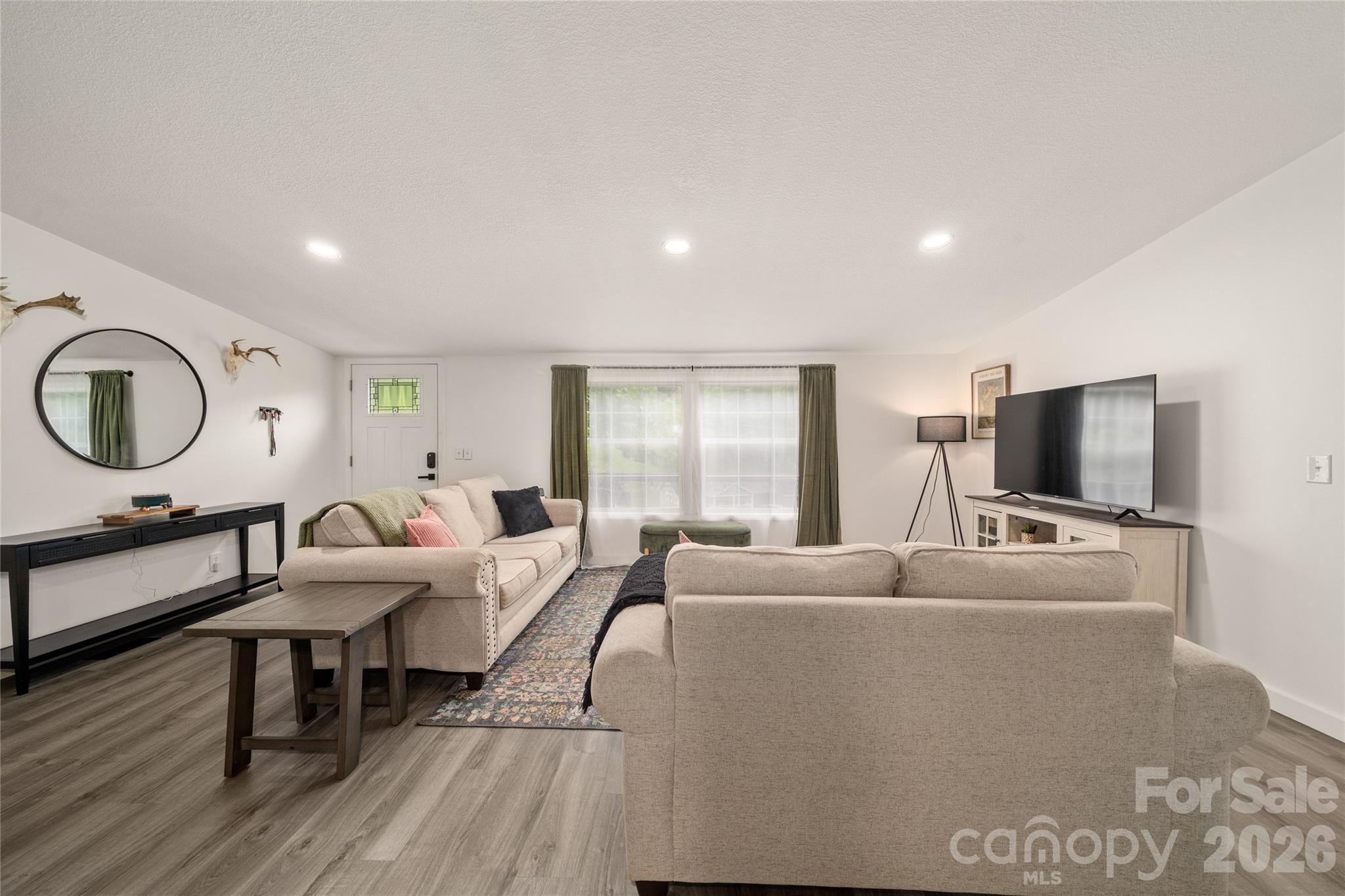 7 Wid Smith Road — Burnsville