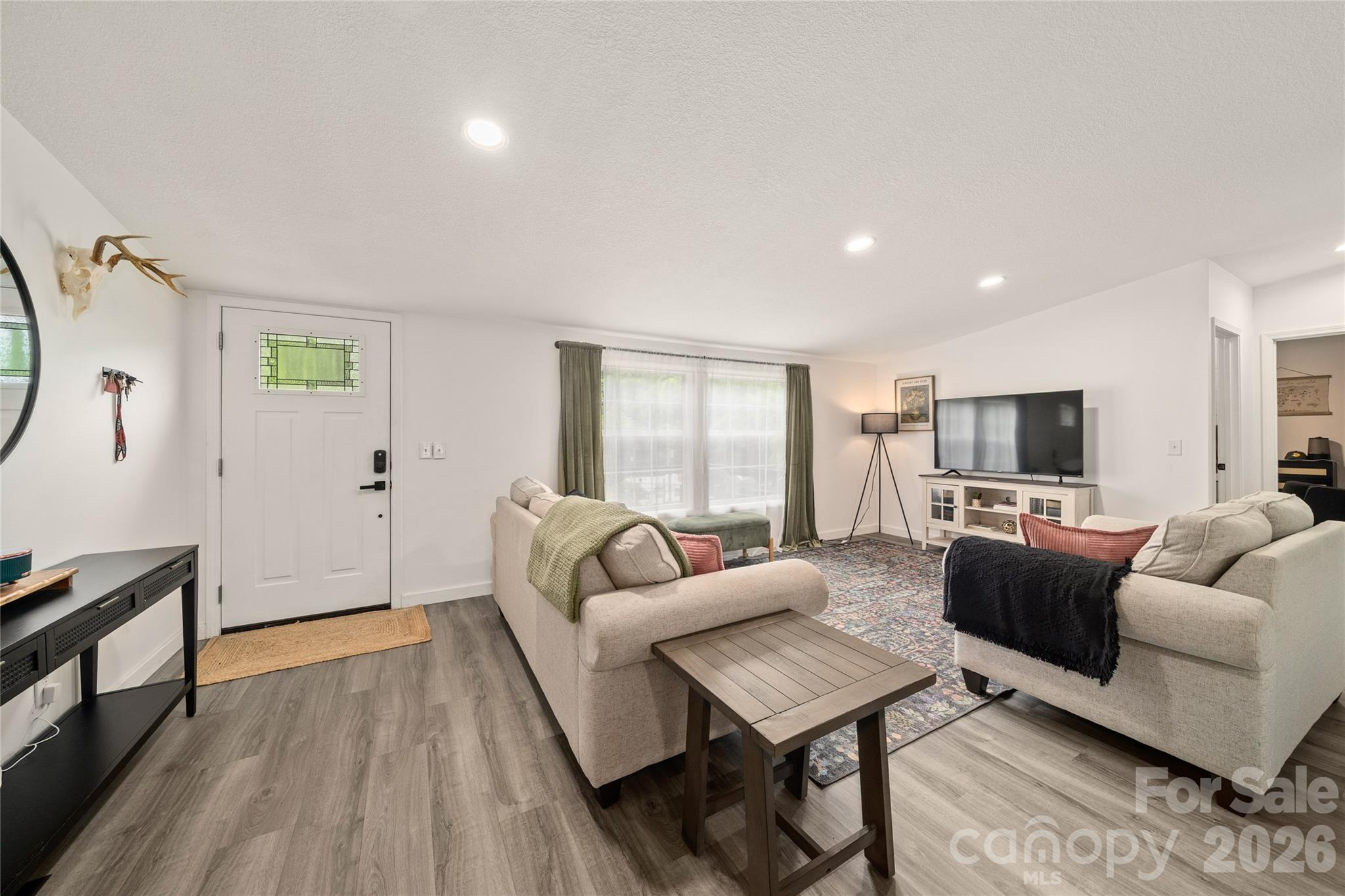 7 Wid Smith Road — Burnsville