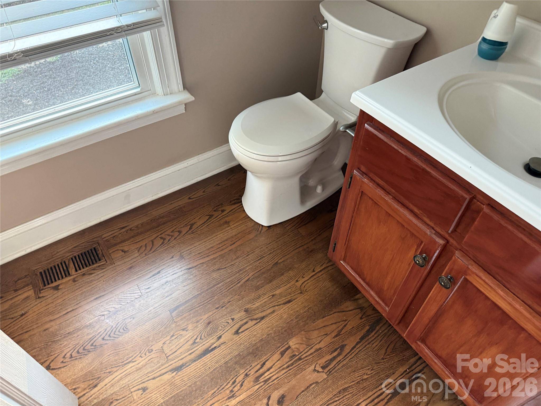 2960 8th Street Court NE — Hickory