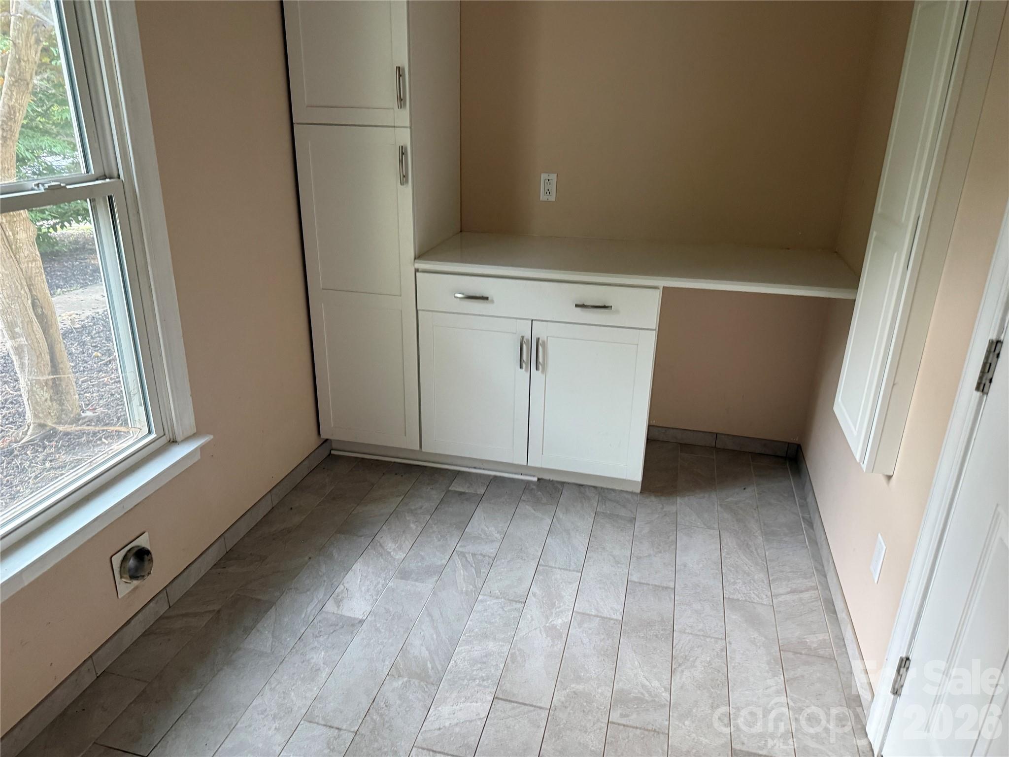 2960 8th Street Court NE — Hickory