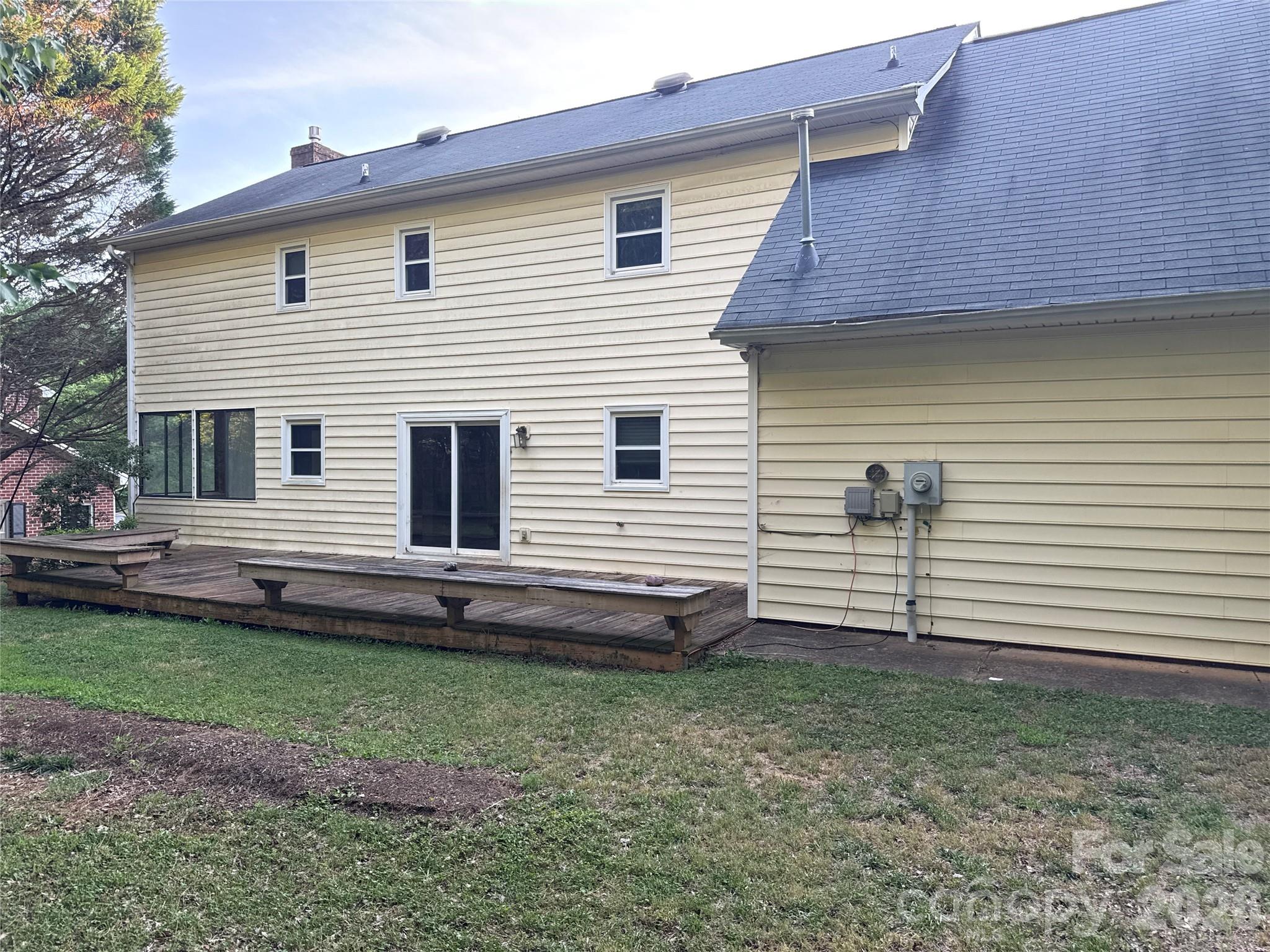 2960 8th Street Court NE — Hickory
