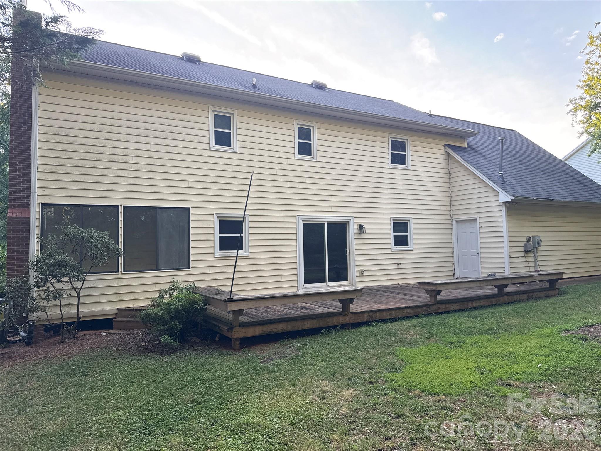 2960 8th Street Court NE — Hickory