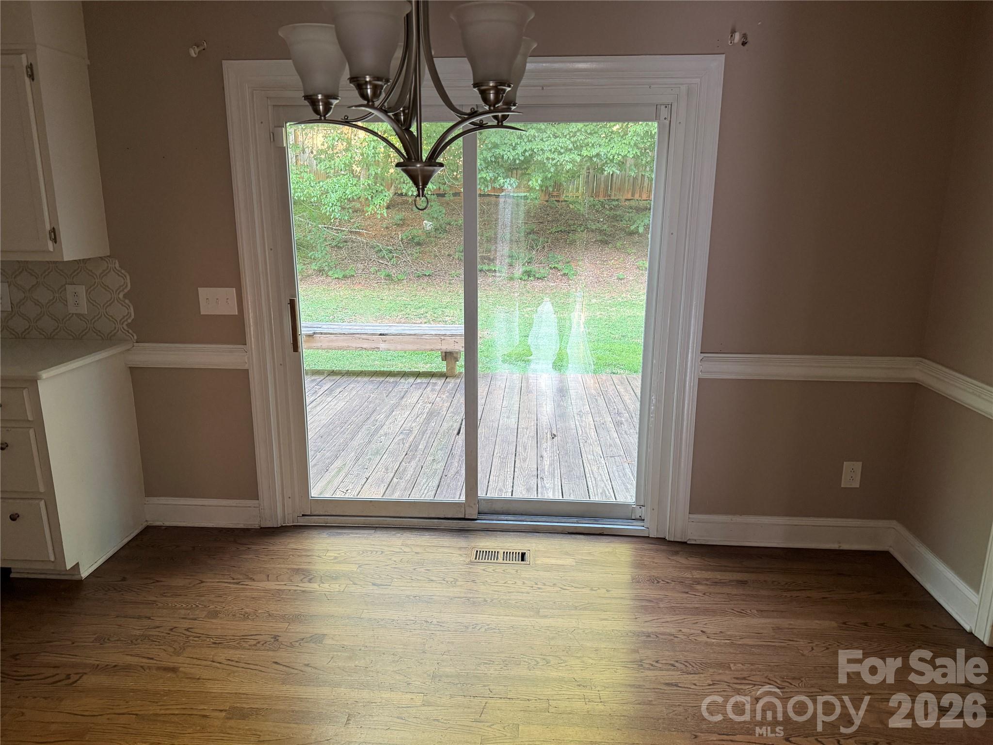 2960 8th Street Court NE — Hickory