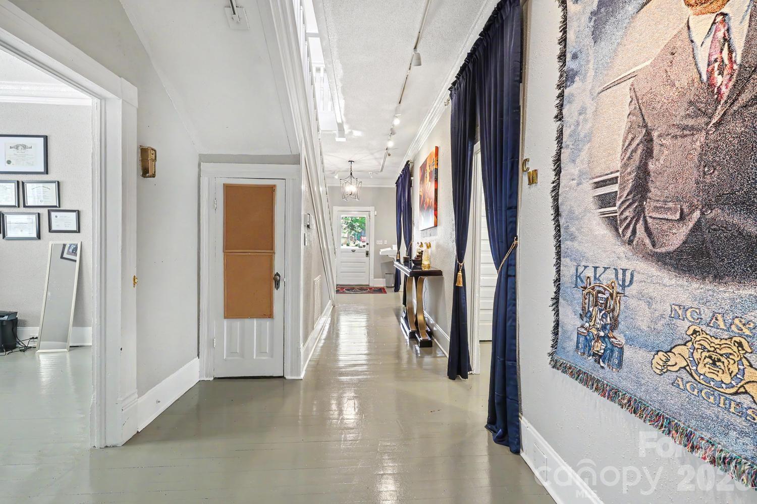 601 College Avenue SW — Lenoir