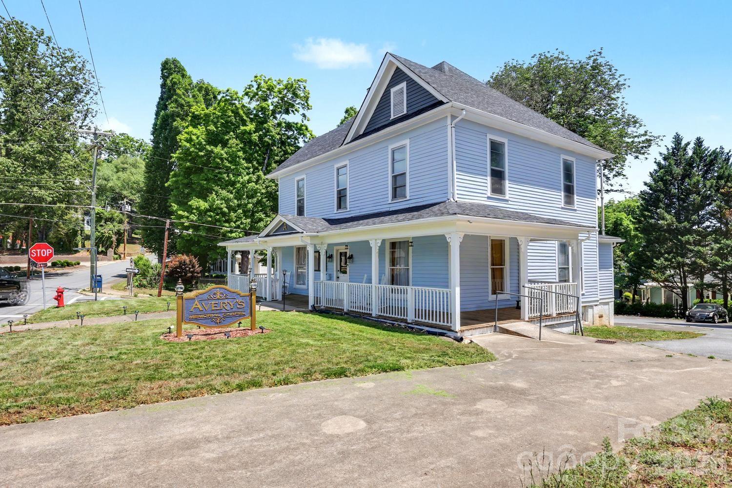601 College Avenue SW — Lenoir