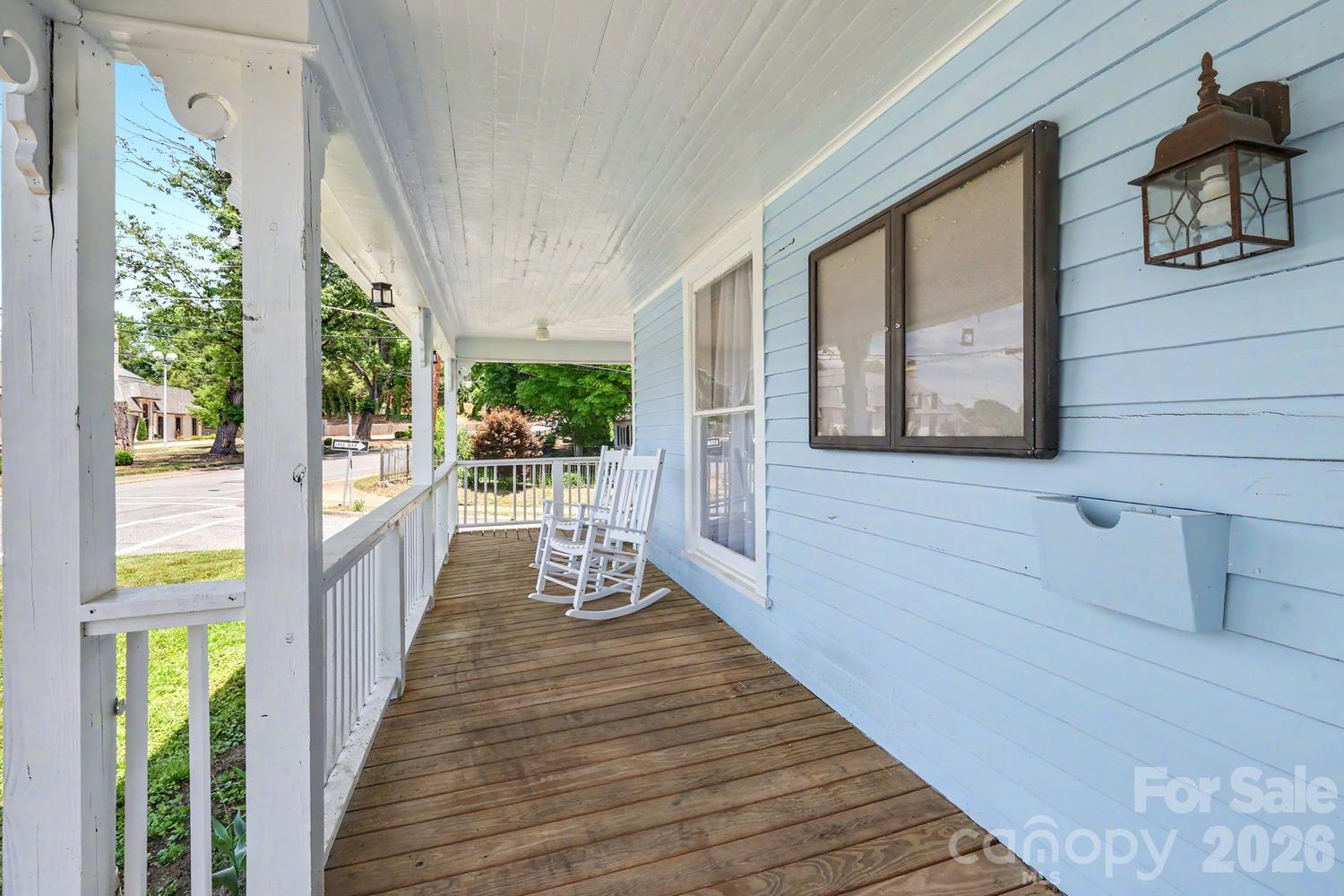 601 College Avenue SW — Lenoir