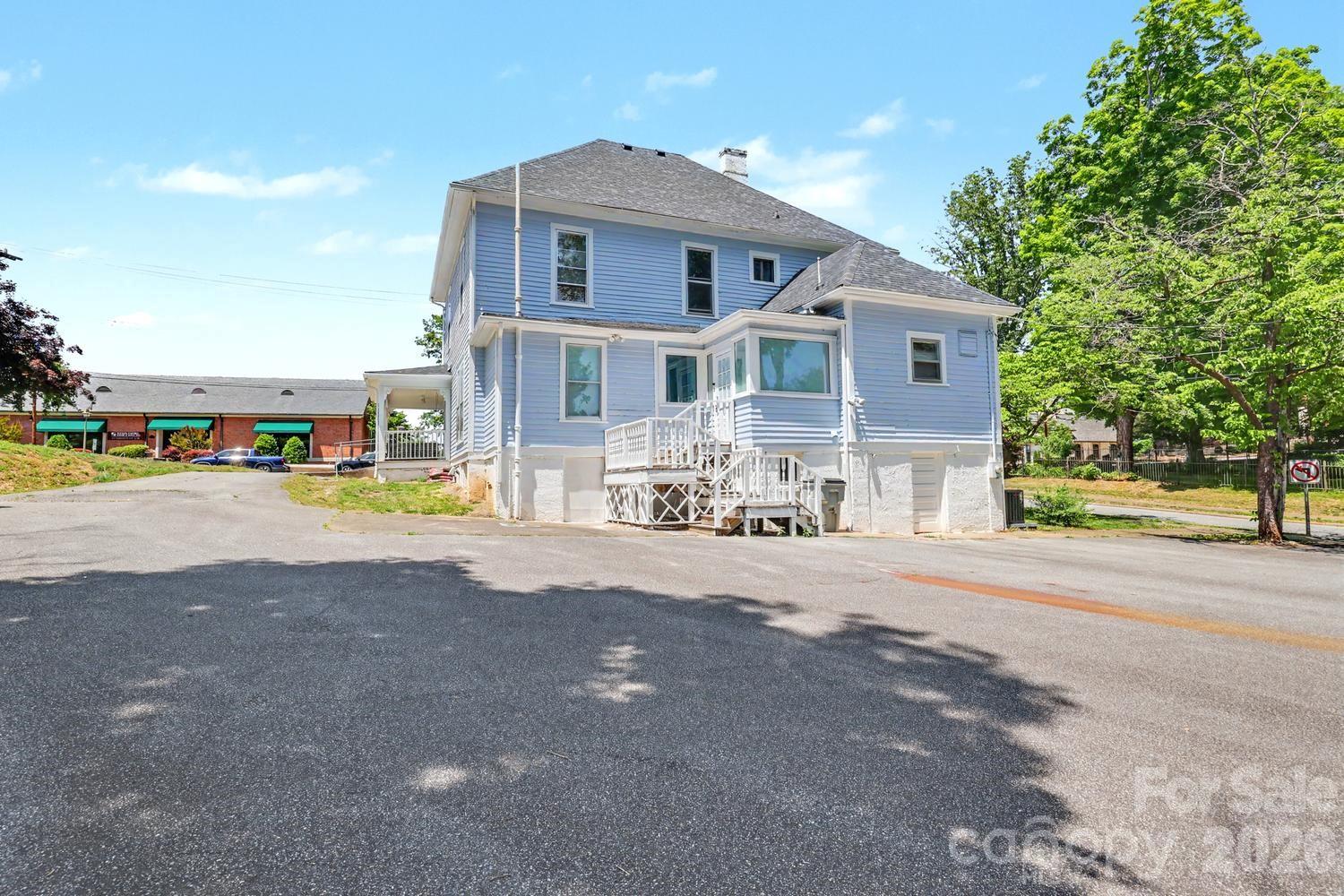 601 College Avenue SW — Lenoir