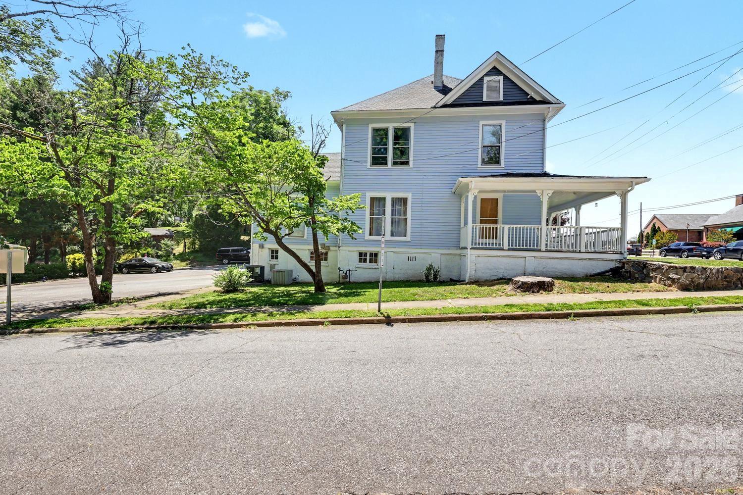 601 College Avenue SW — Lenoir