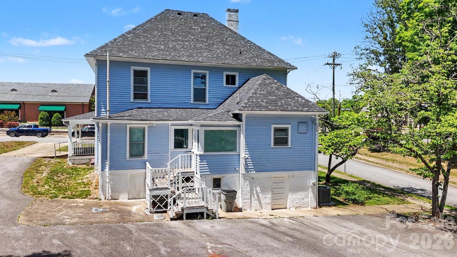 601 College Avenue SW — Lenoir