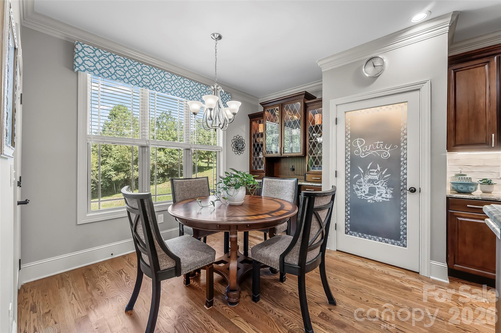 5895 Bakers Point — Hickory