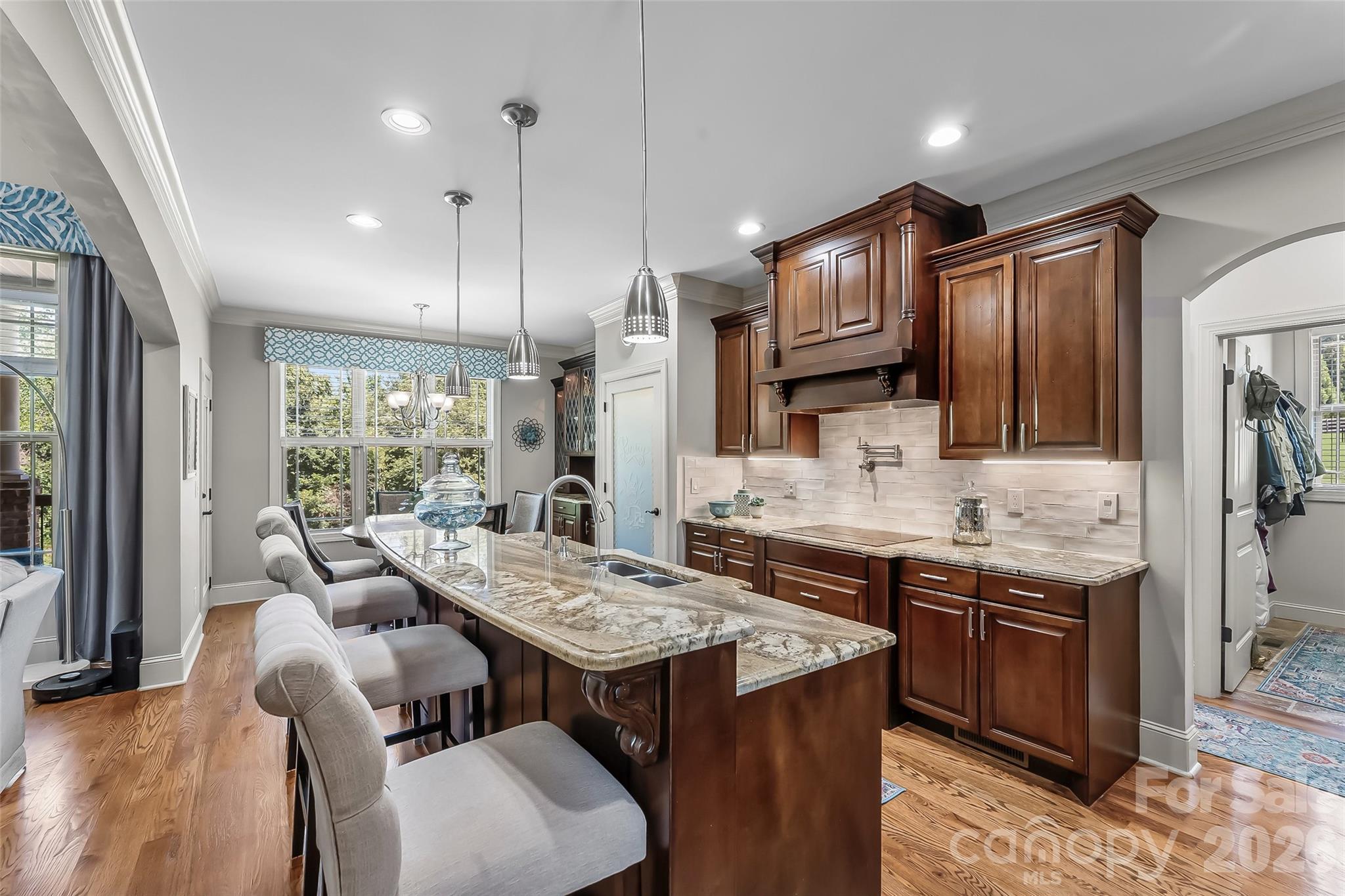 5895 Bakers Point — Hickory