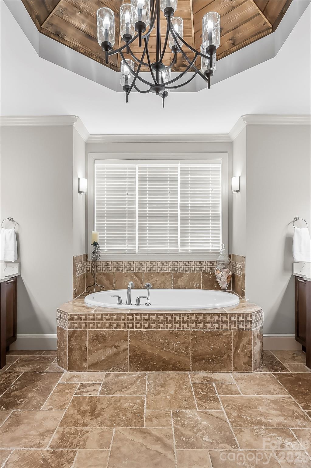 5895 Bakers Point — Hickory