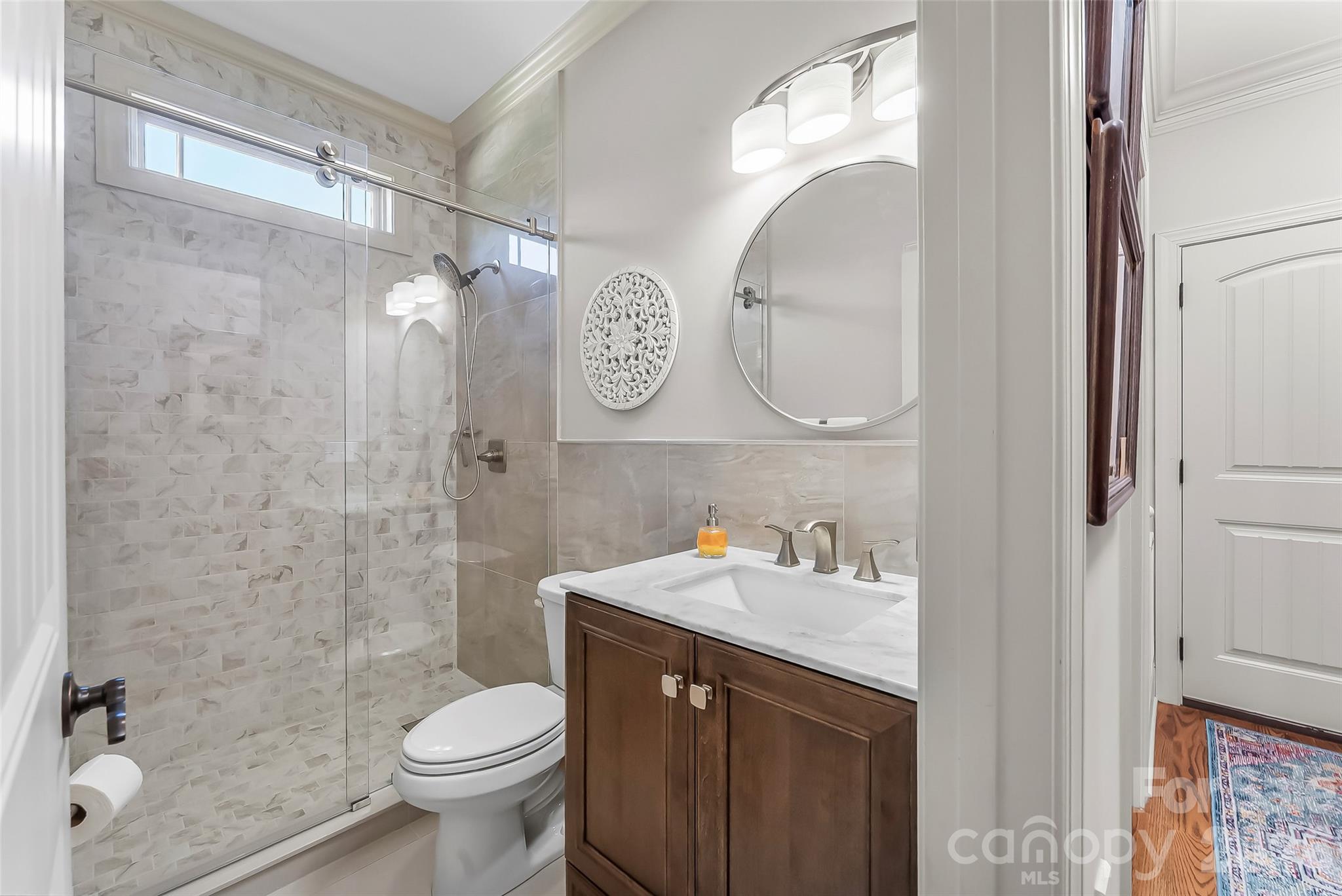 5895 Bakers Point — Hickory