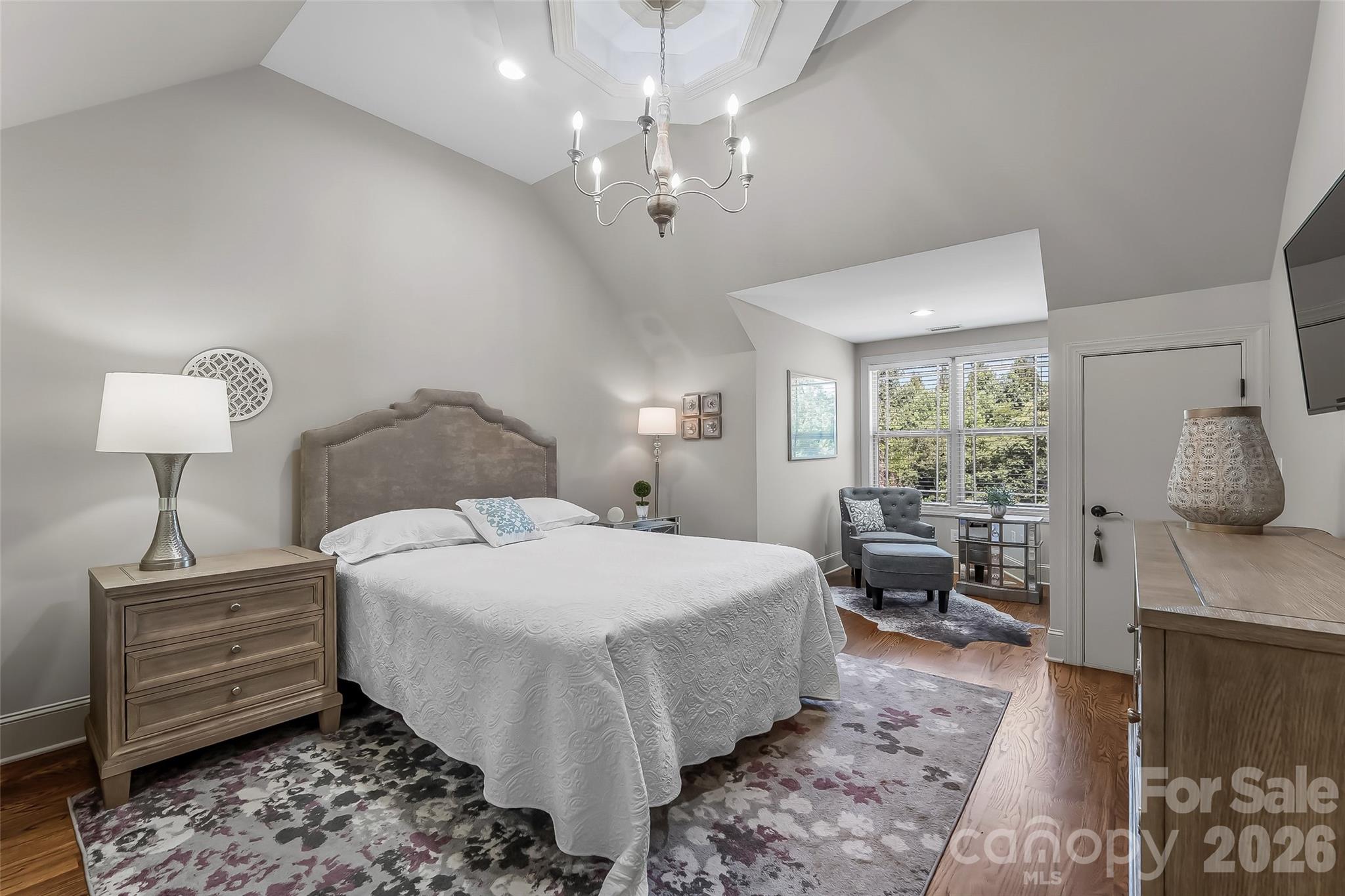 5895 Bakers Point — Hickory