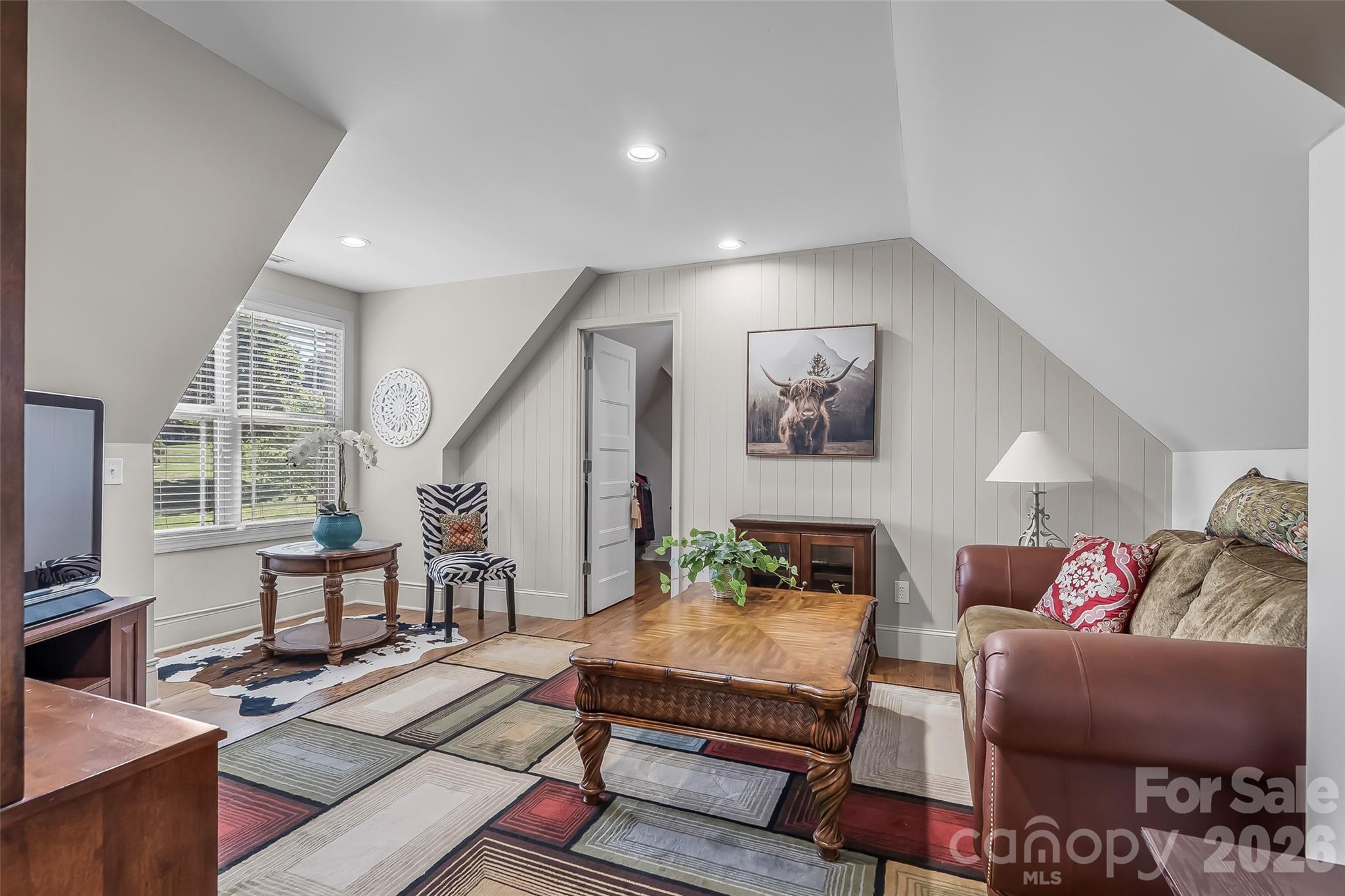 5895 Bakers Point — Hickory