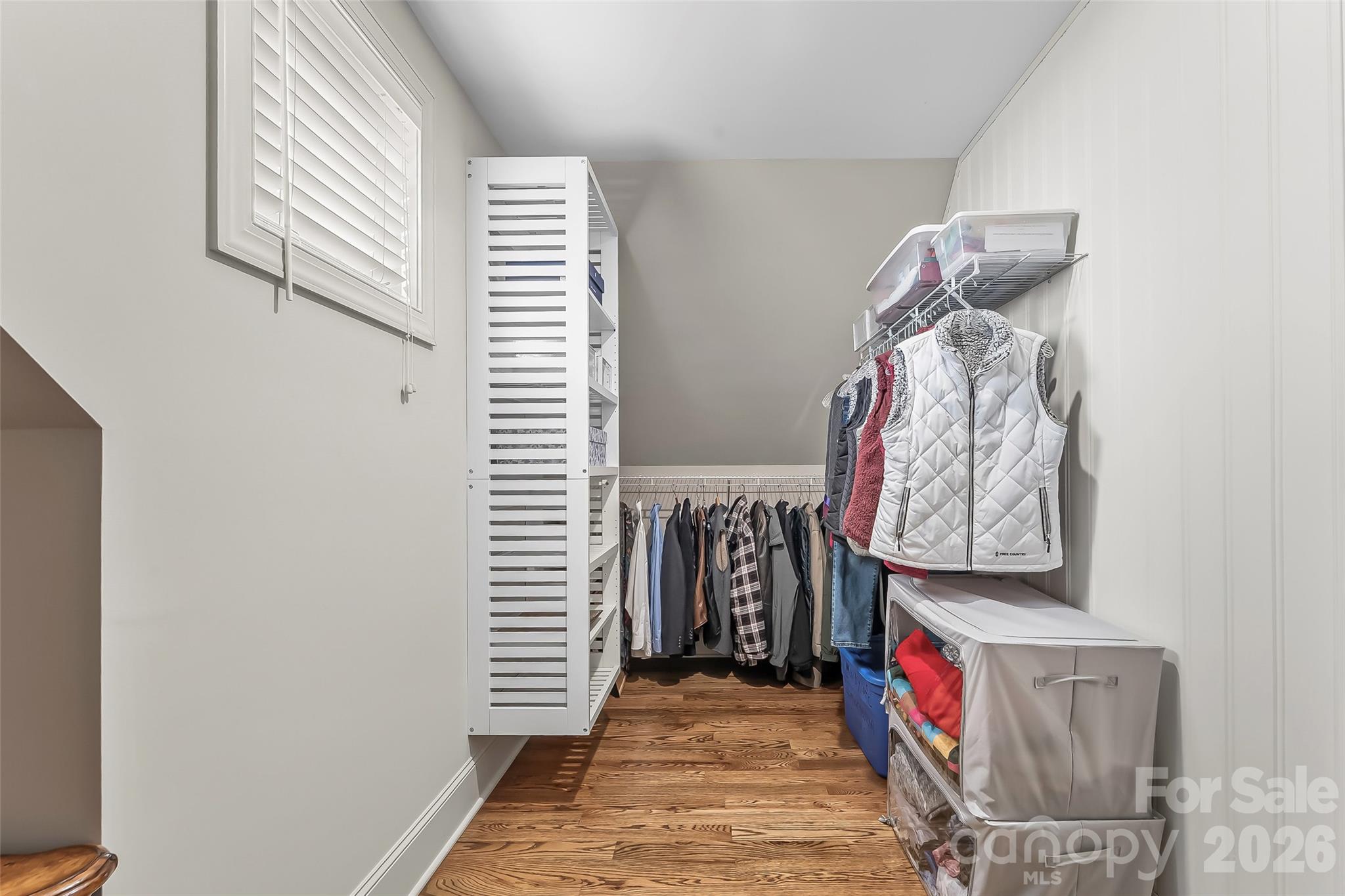 5895 Bakers Point — Hickory