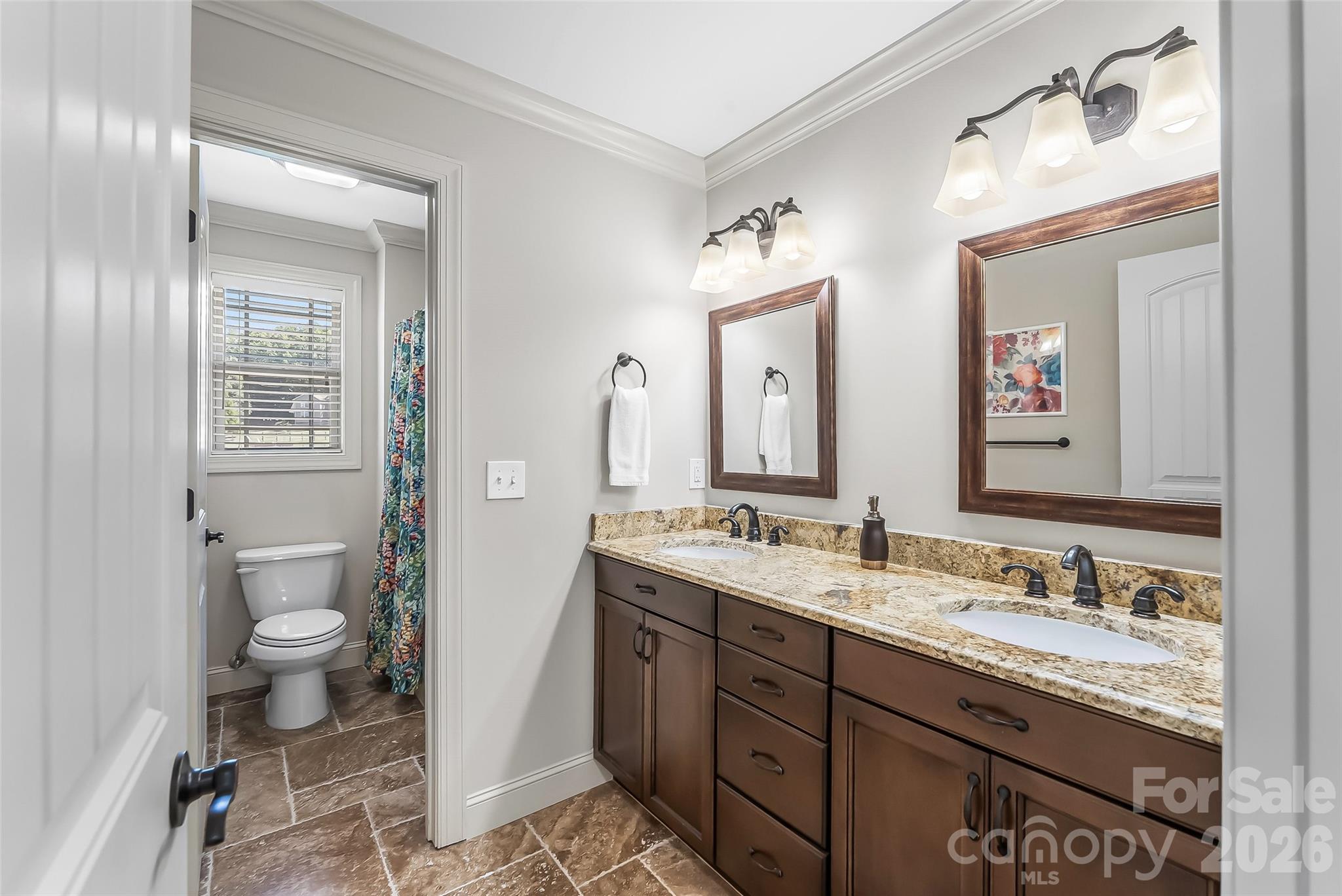 5895 Bakers Point — Hickory