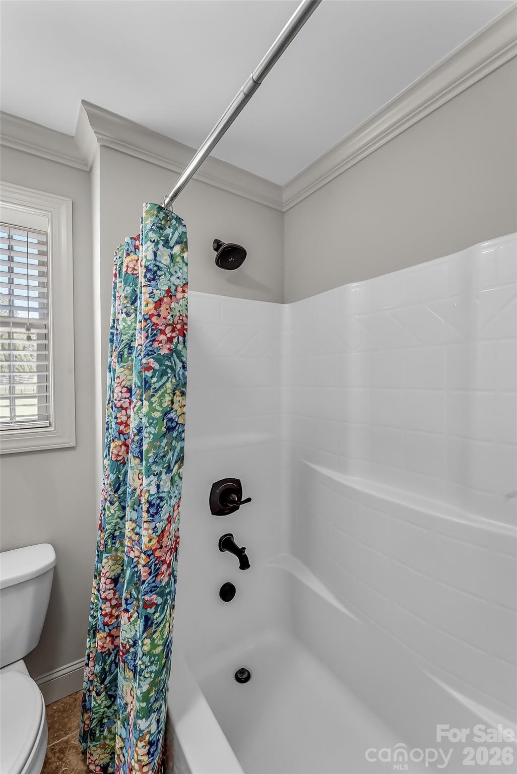 5895 Bakers Point — Hickory