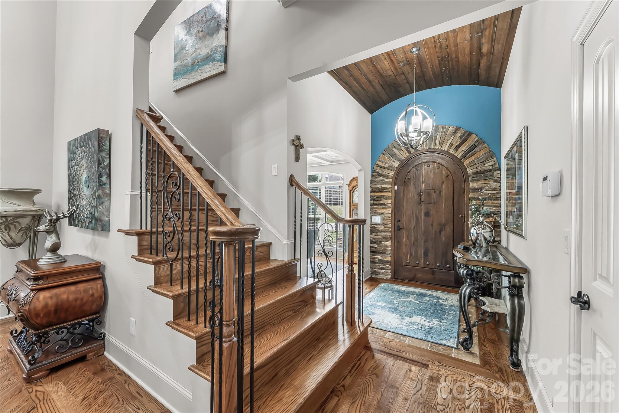 5895 Bakers Point — Hickory