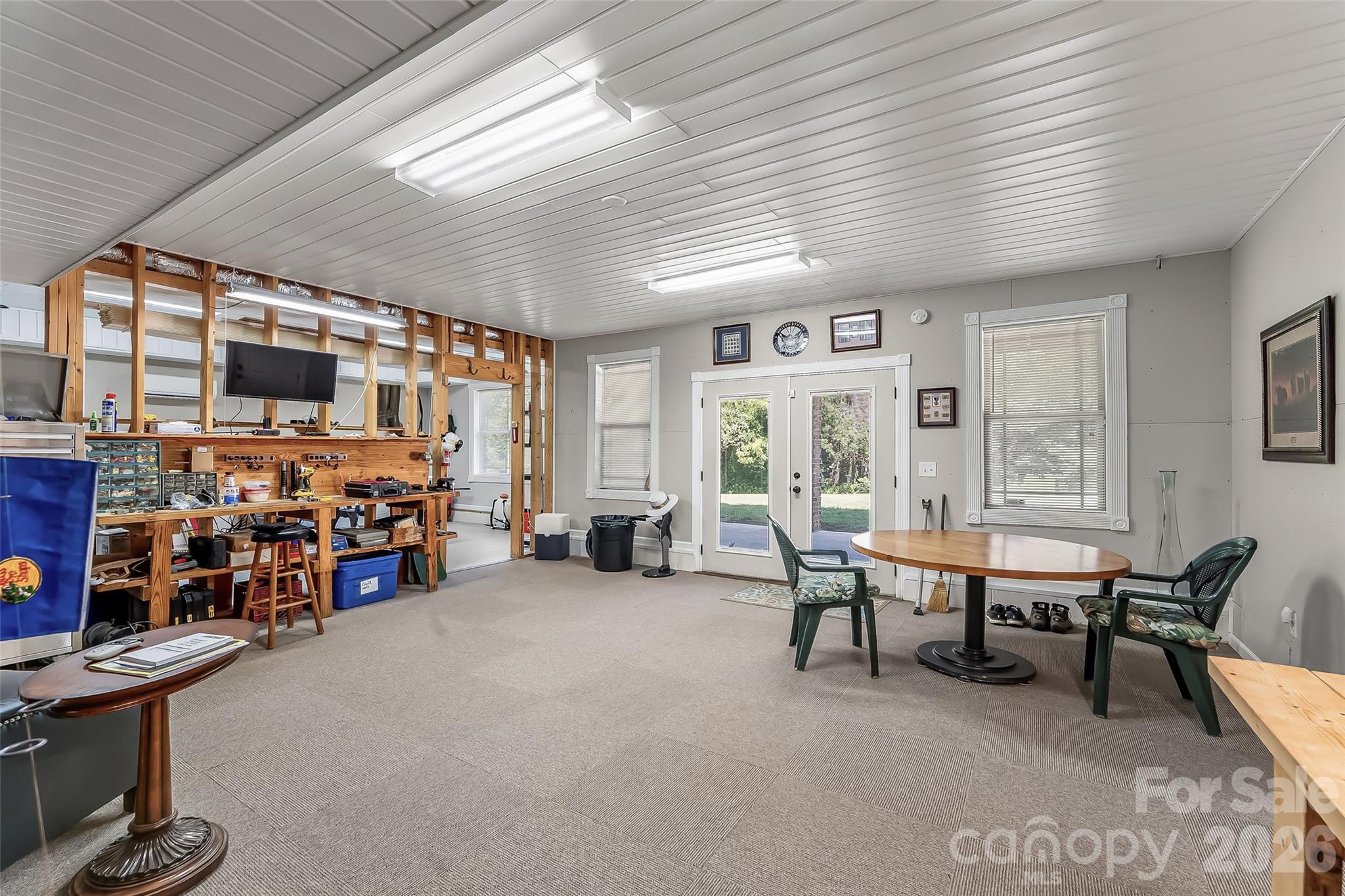 5895 Bakers Point — Hickory