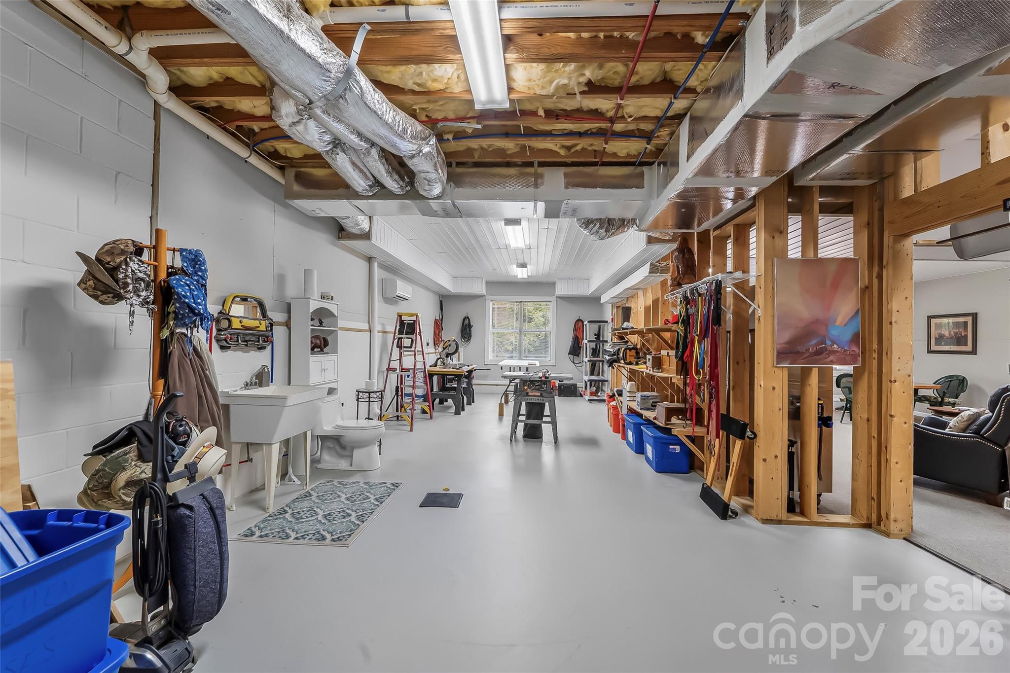 5895 Bakers Point — Hickory