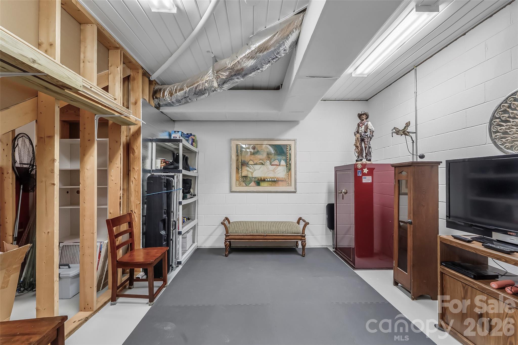 5895 Bakers Point — Hickory