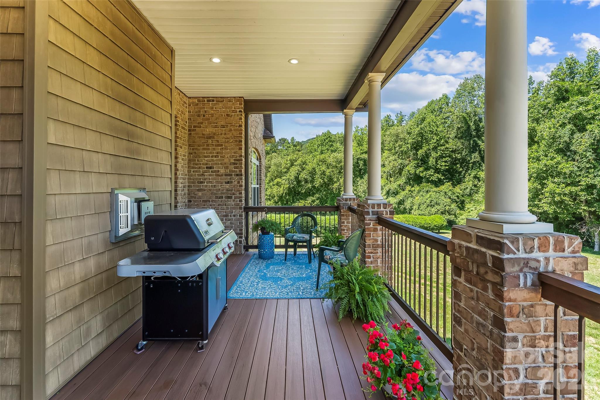 5895 Bakers Point — Hickory