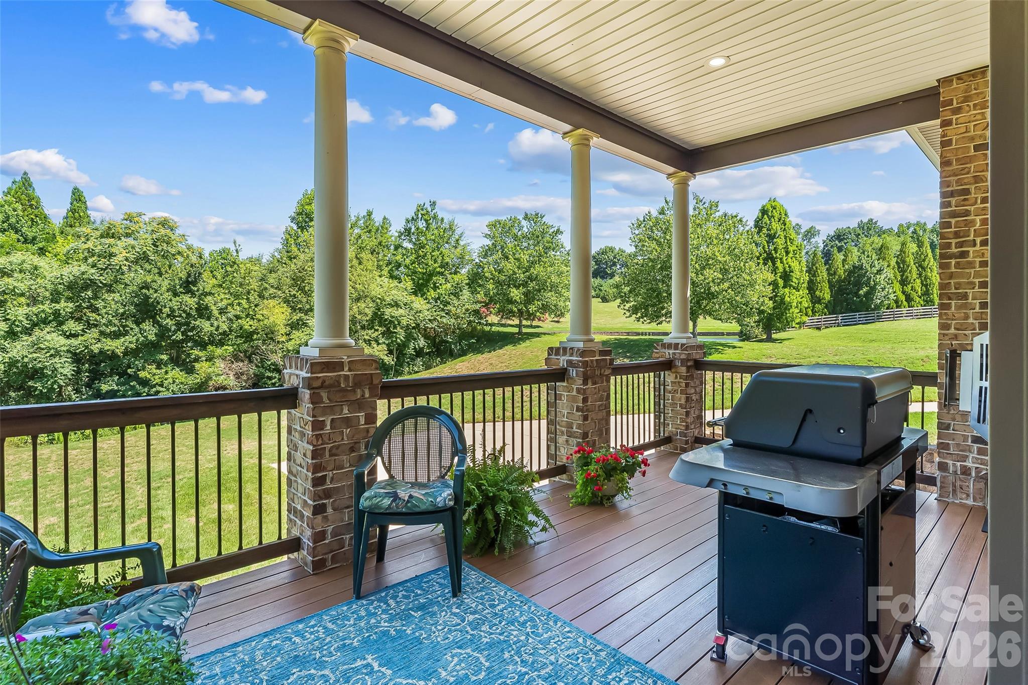5895 Bakers Point — Hickory