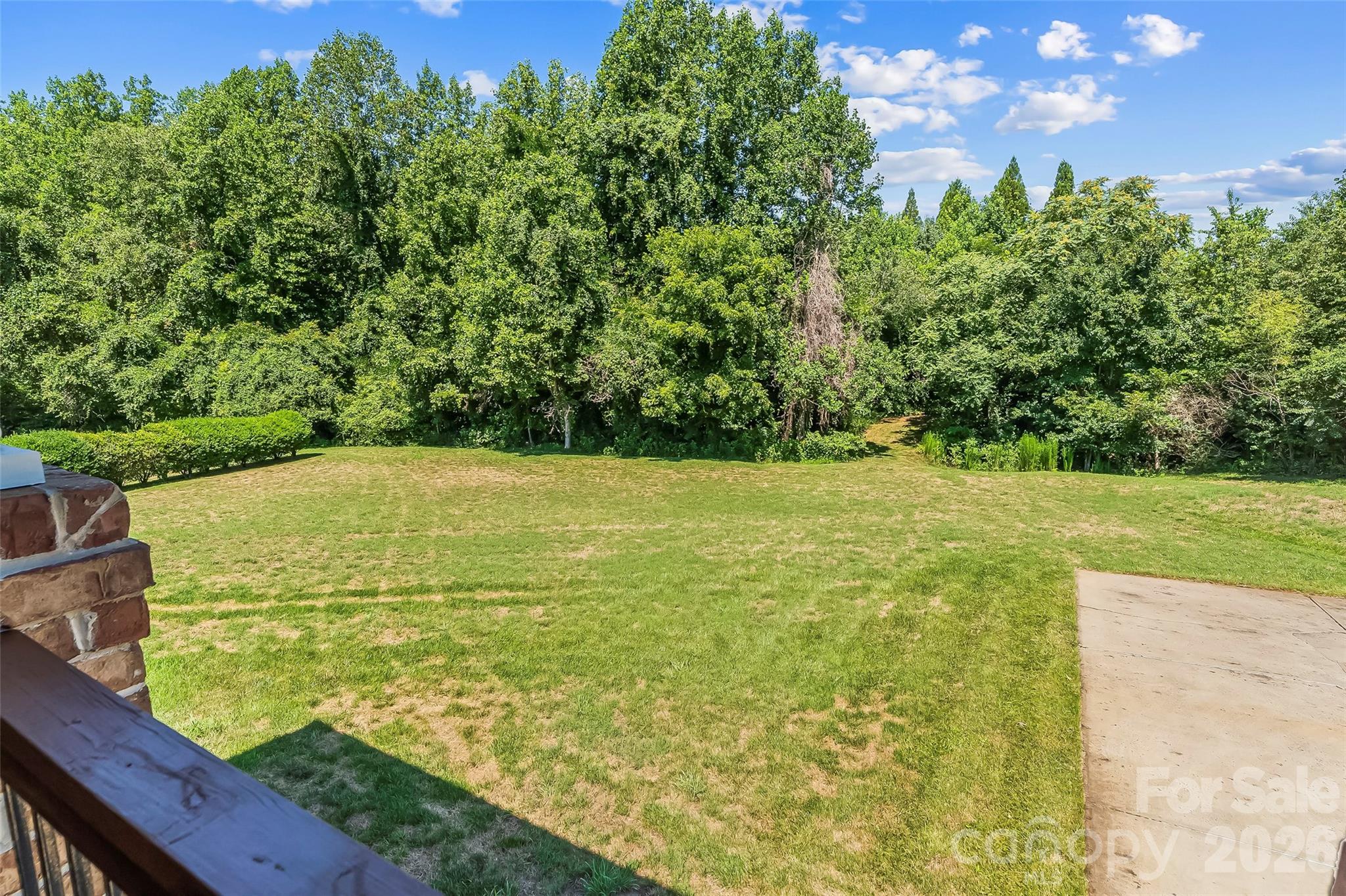 5895 Bakers Point — Hickory
