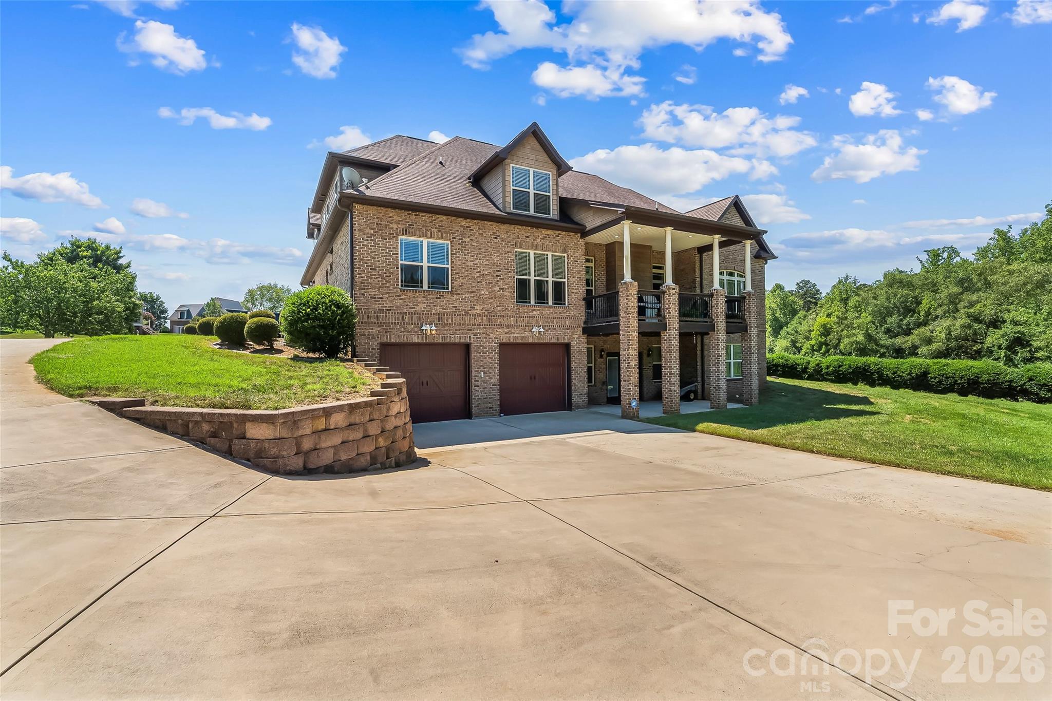 5895 Bakers Point — Hickory