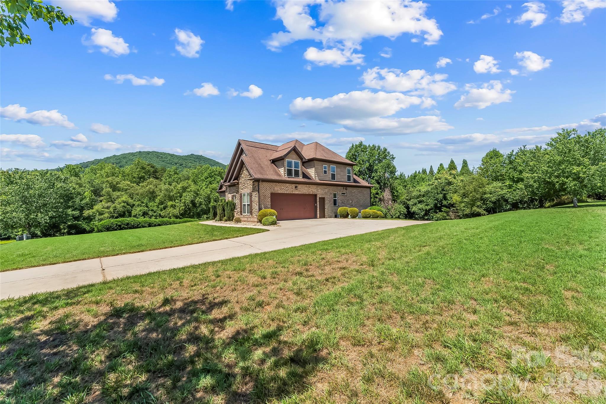 5895 Bakers Point — Hickory