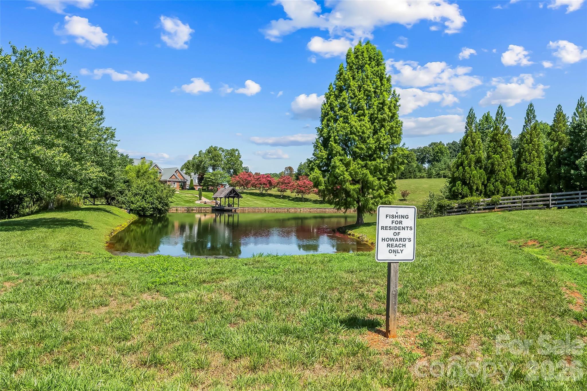 5895 Bakers Point — Hickory