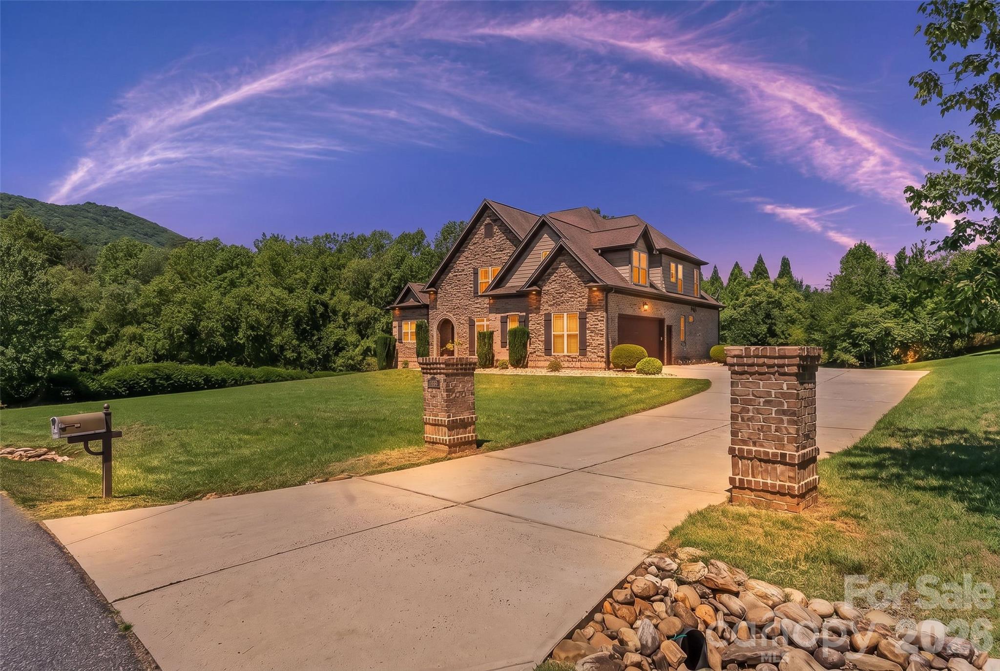 5895 Bakers Point — Hickory