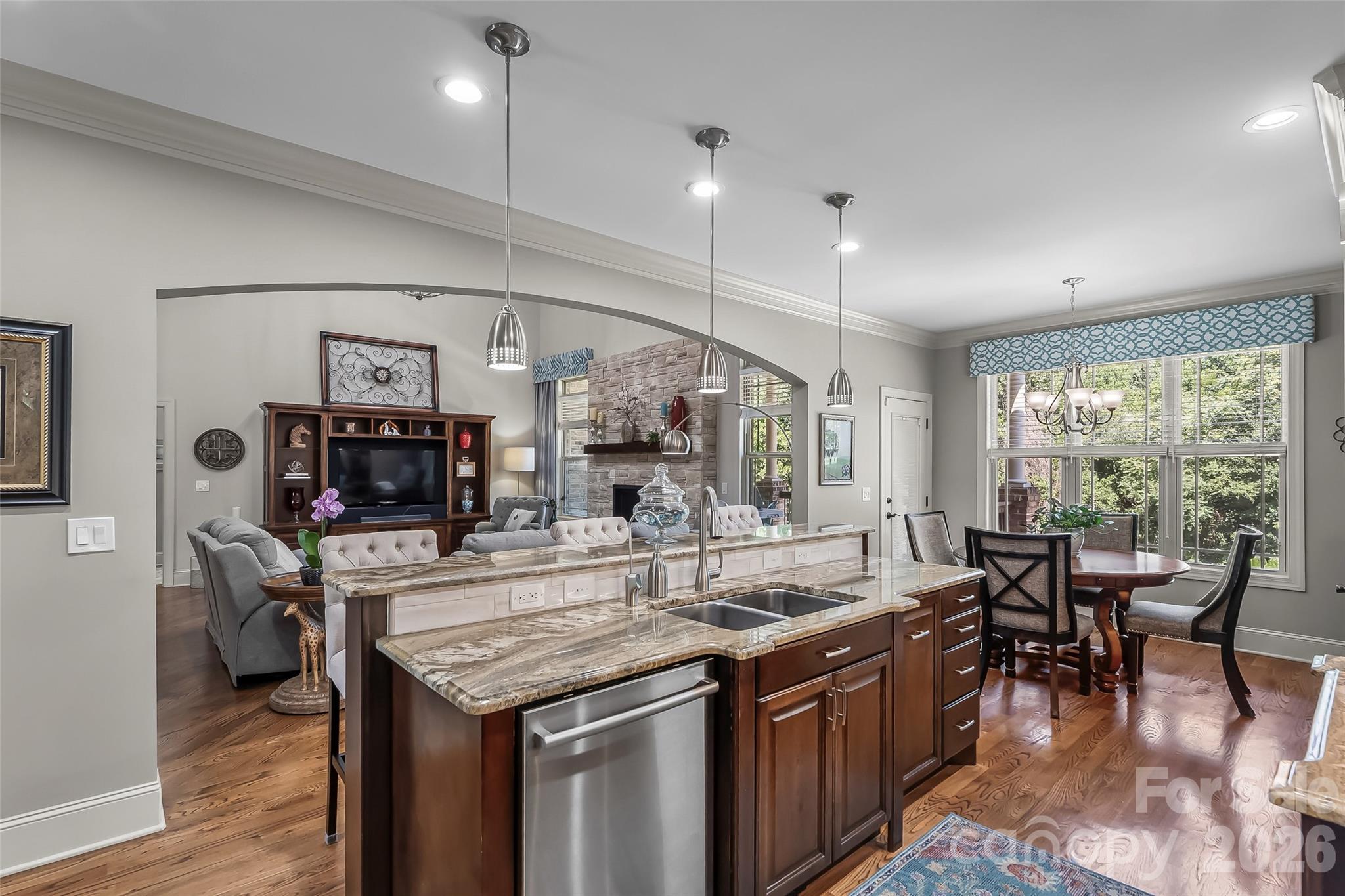 5895 Bakers Point — Hickory