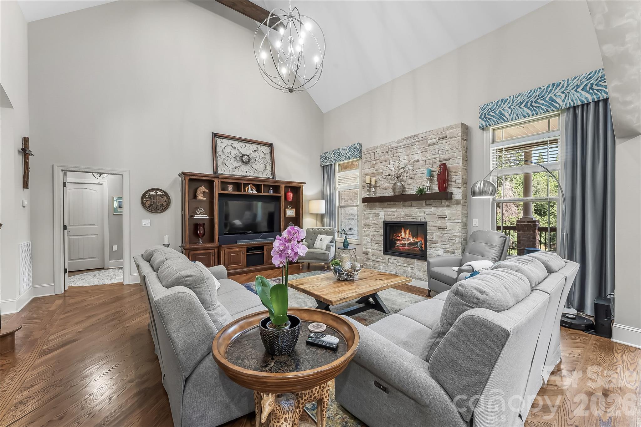 5895 Bakers Point — Hickory