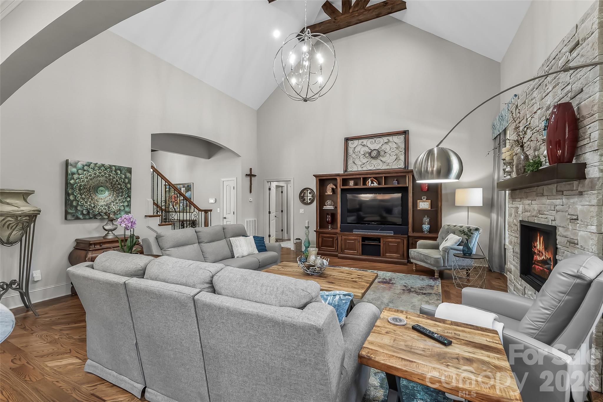 5895 Bakers Point — Hickory