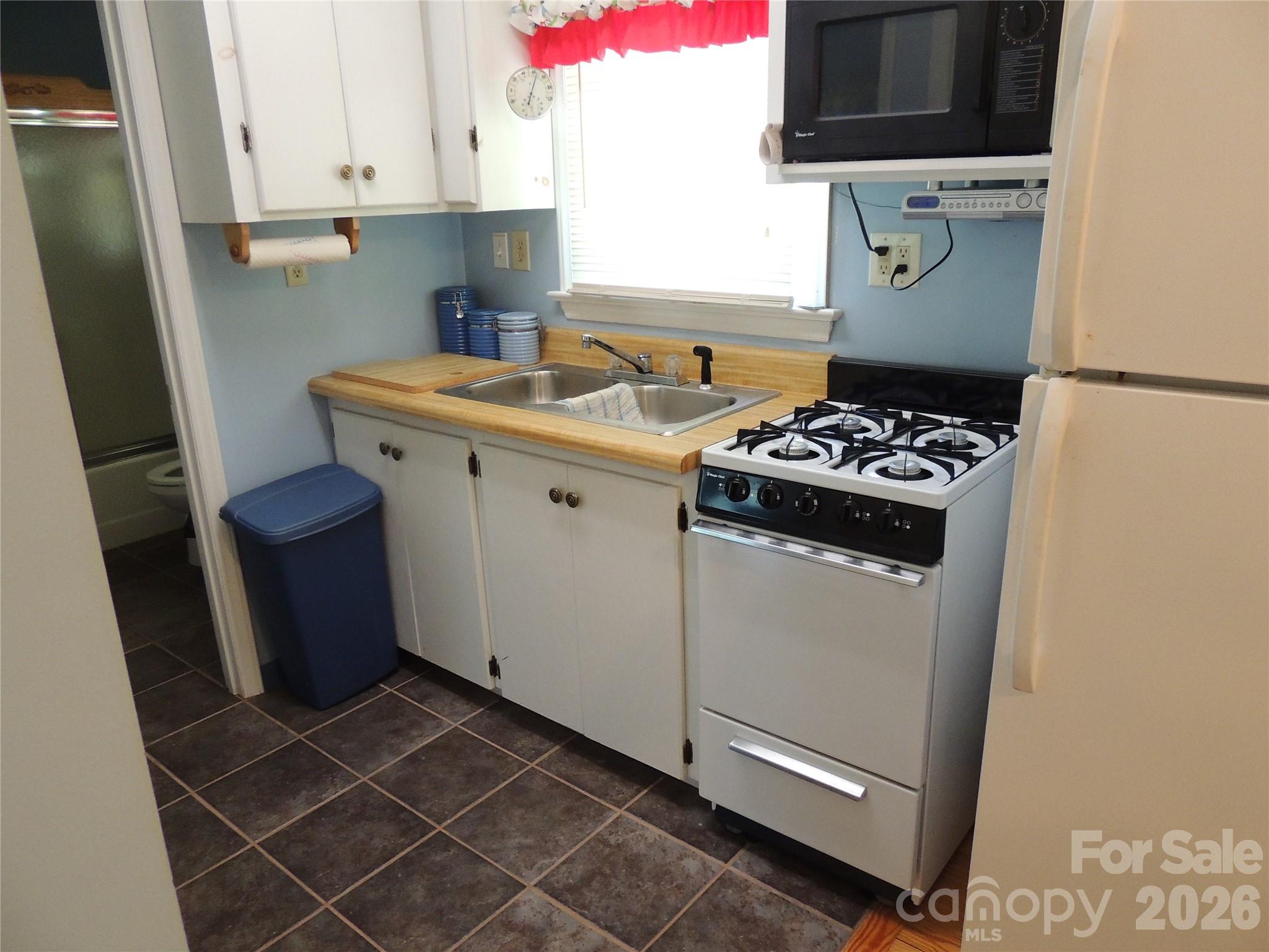 632 Rock Corner Road — Forest City