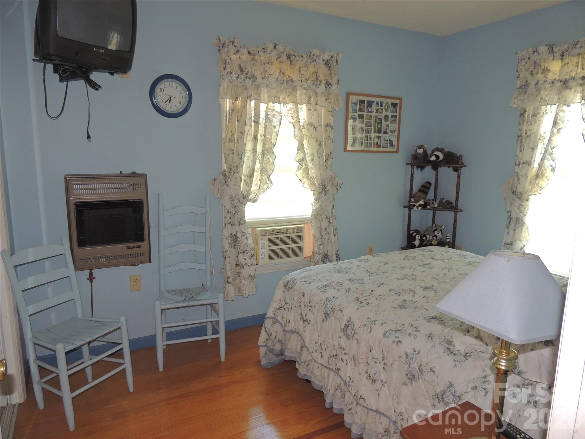 632 Rock Corner Road — Forest City