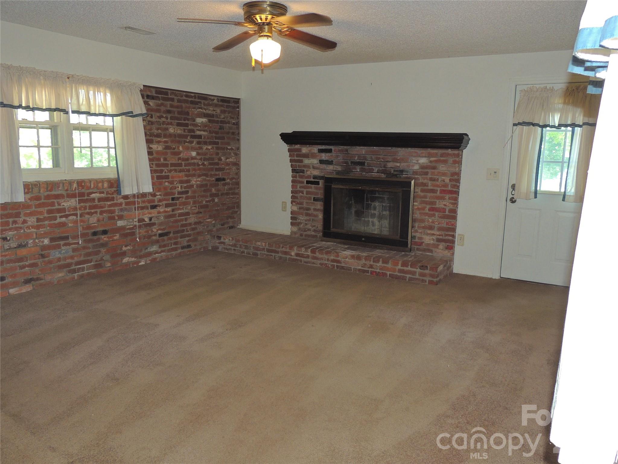 632 Rock Corner Road — Forest City