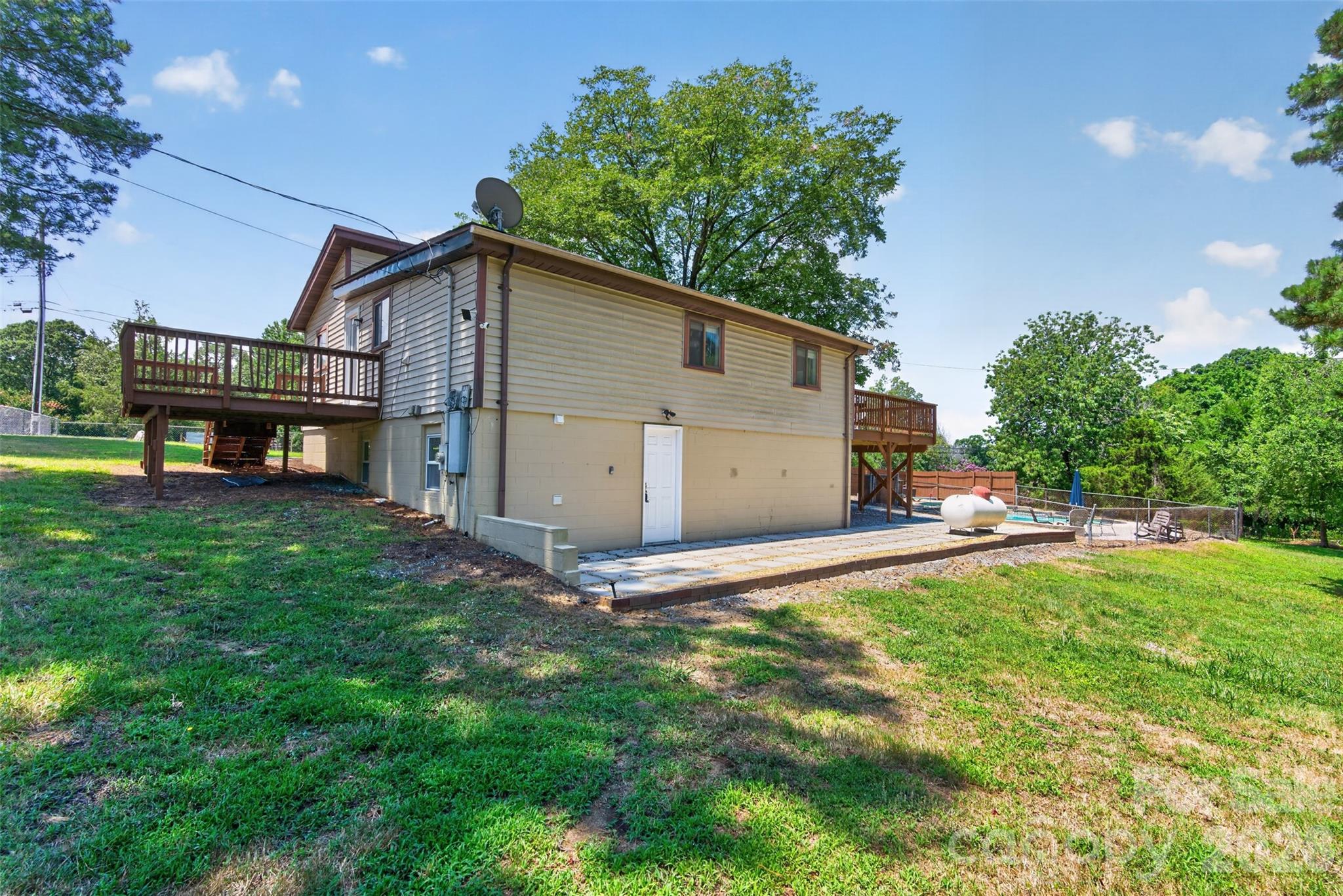 7040 Pear Tree Road — Charlotte