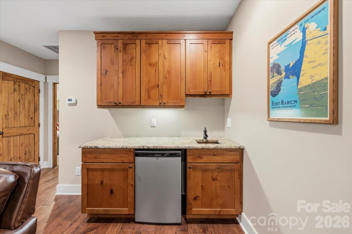 5021 Little Acre Road — Nebo